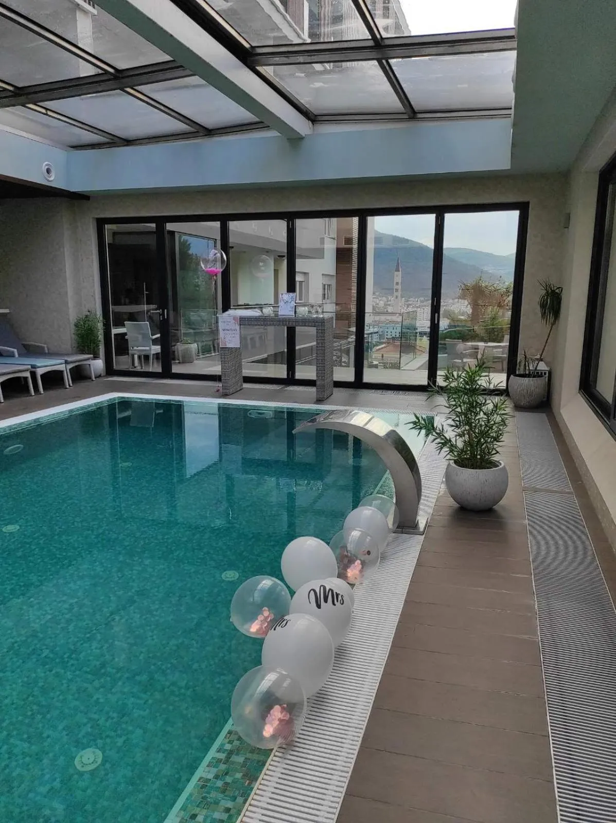 Swimming pool in Hotel Eden