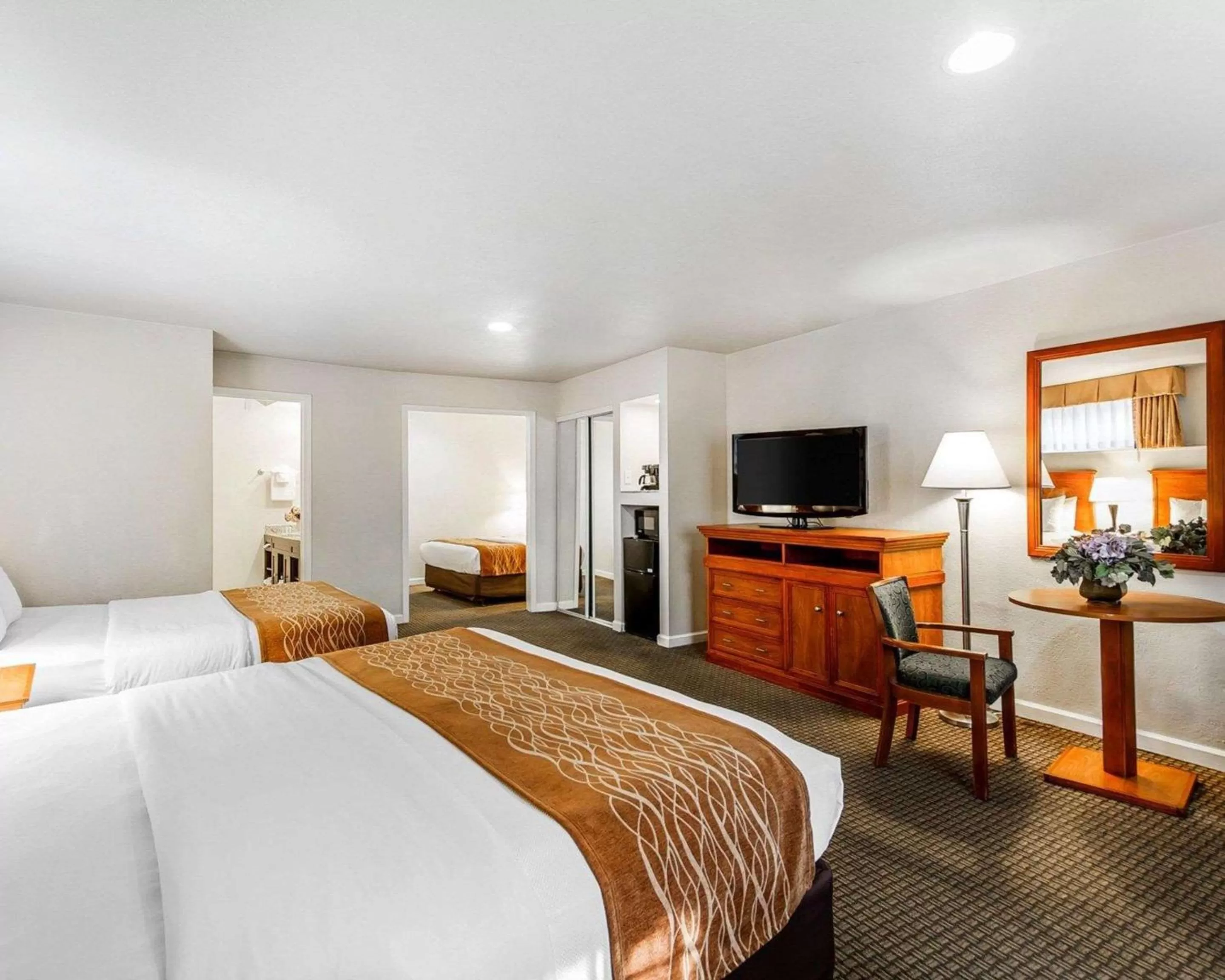 Photo of the whole room, Bed in The Inn at 1252 Monterey