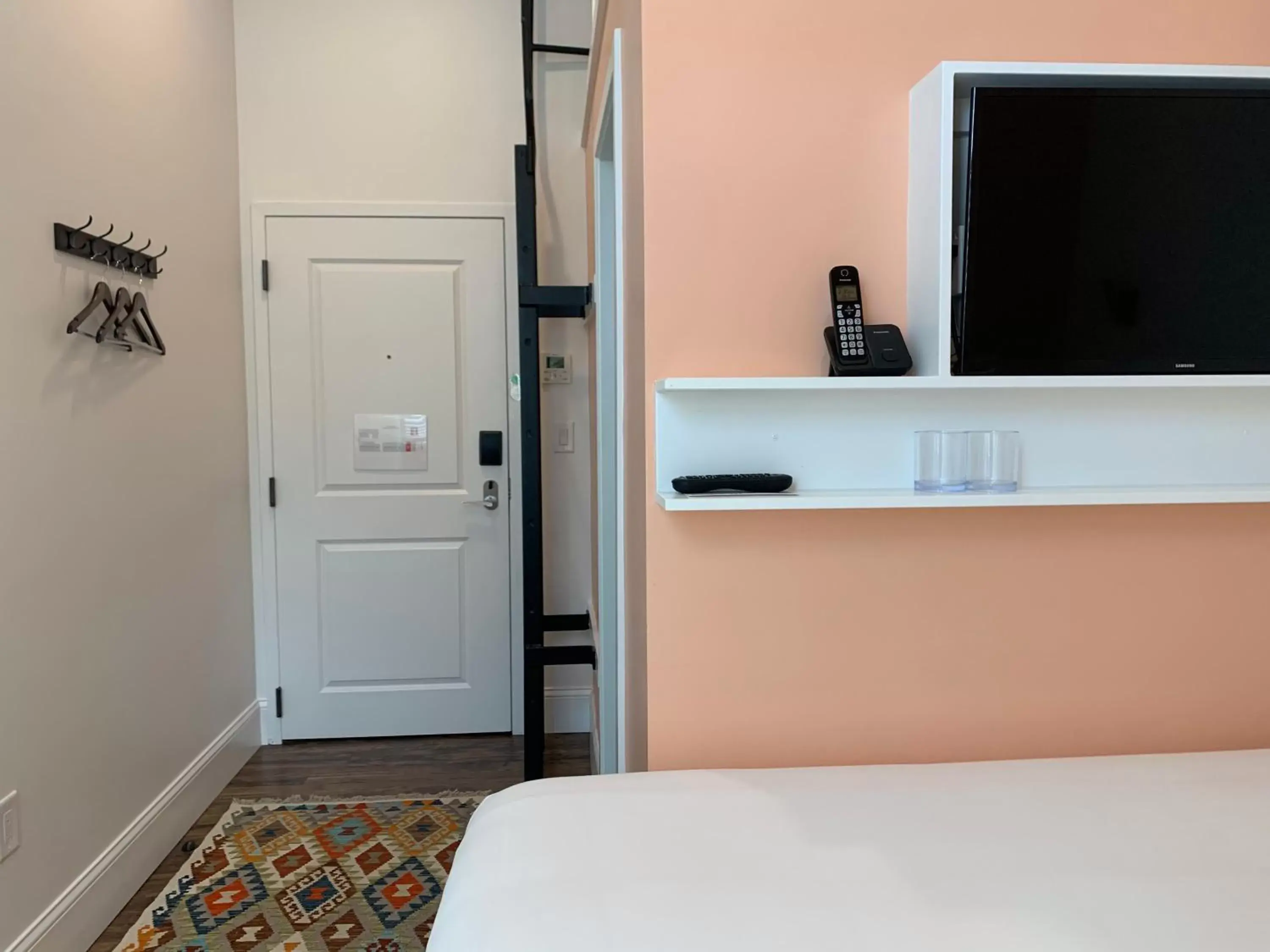 King Room in The Cabot Lodge King Room in The Cabot Lodge