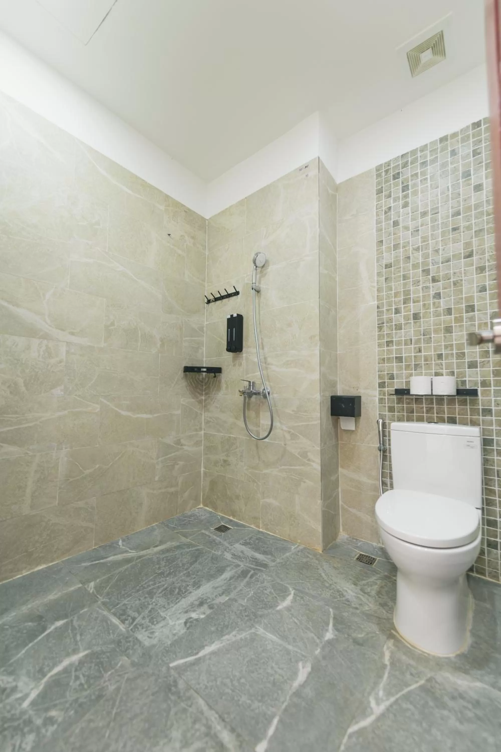 Bathroom in Residence 110 (Hotel and Apartments)