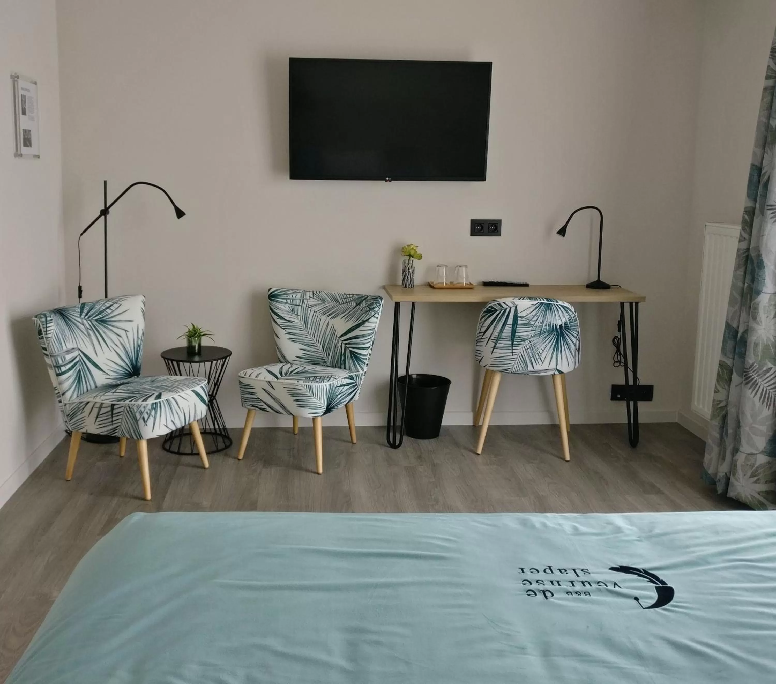 Seating area, Bed in B & B De Veurnse Slaper