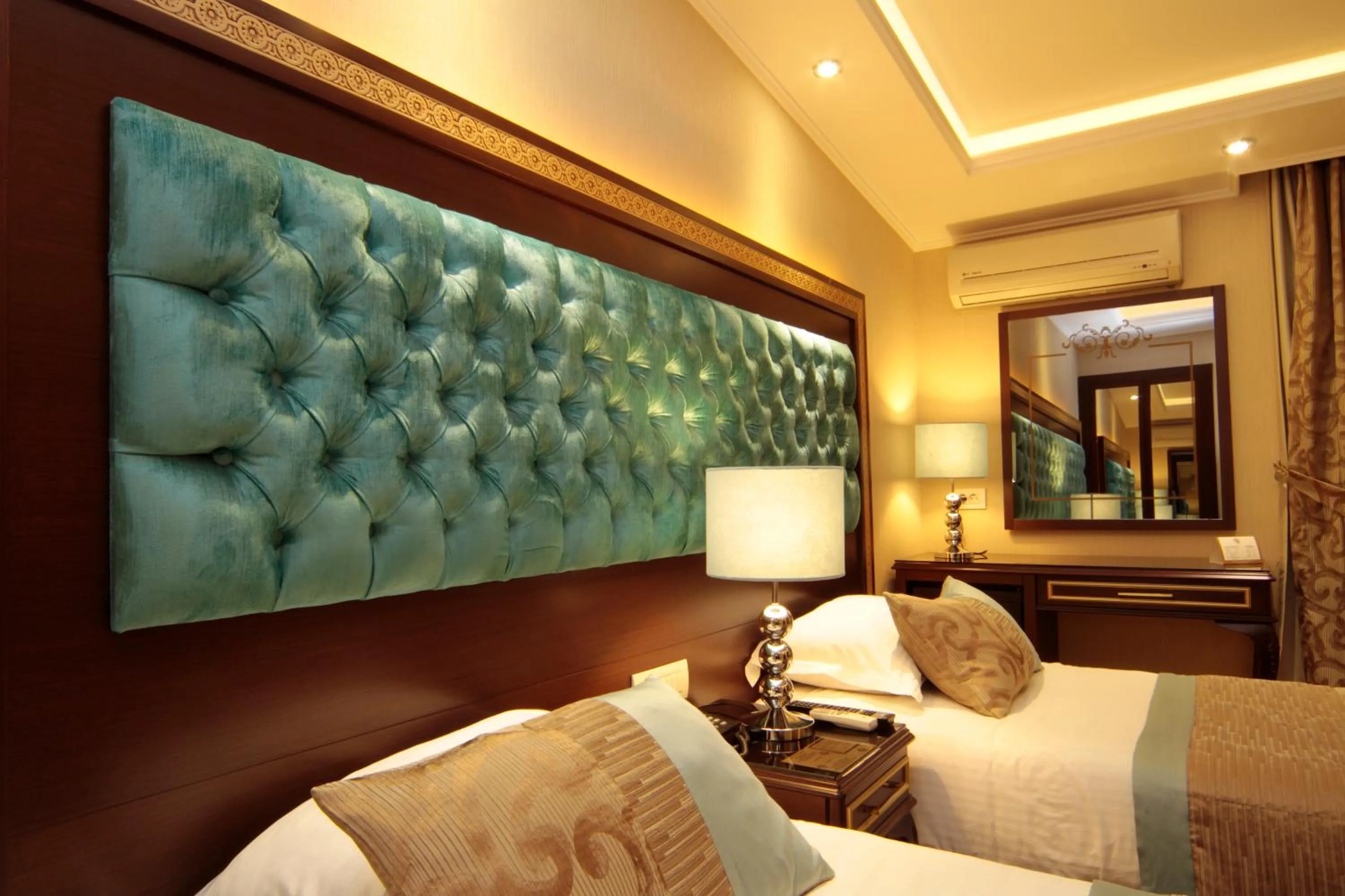 Photo of the whole room, Seating Area in Black Bird Hotel