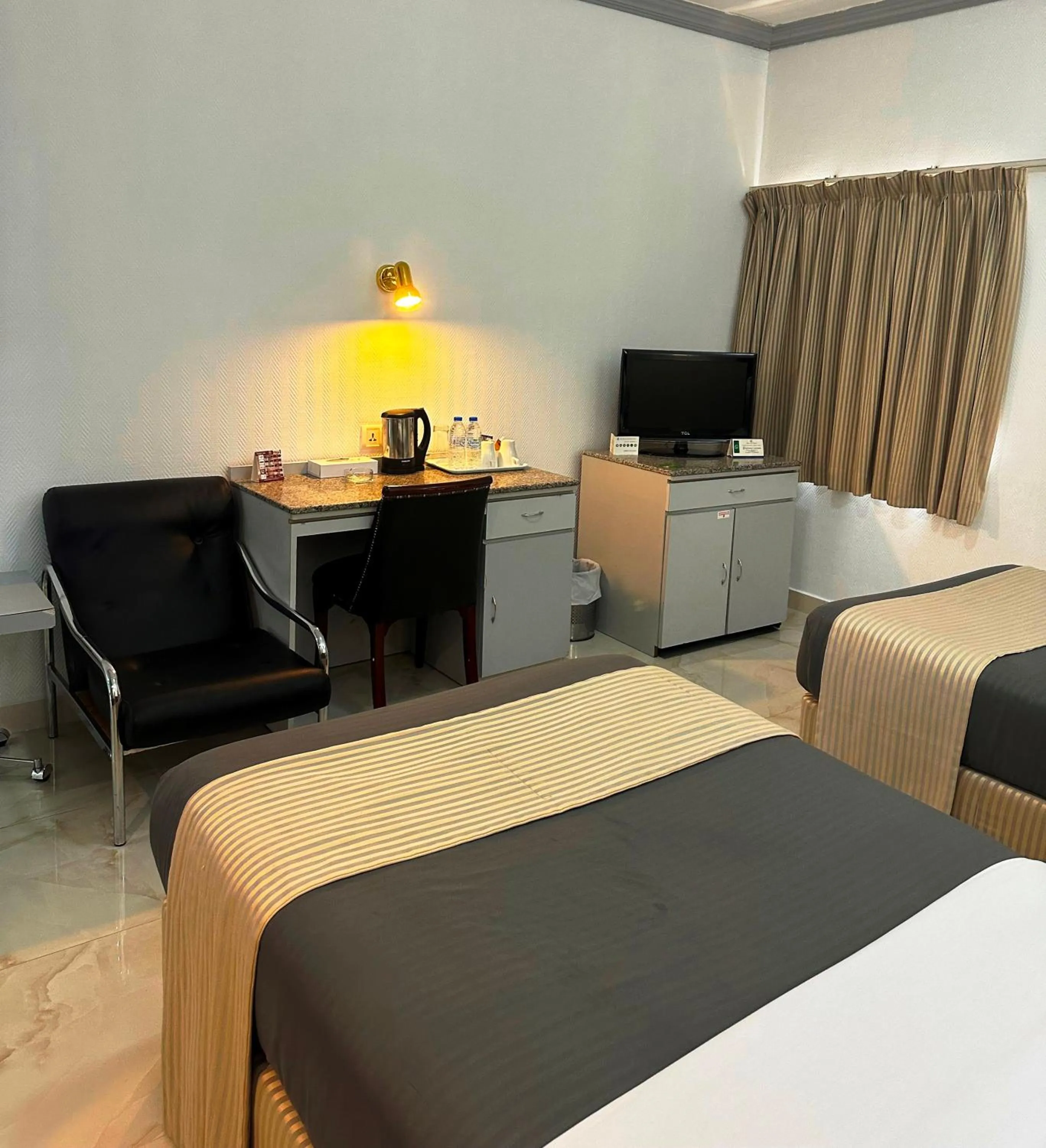 Photo of the whole room, Bed in Grand Astoria Hotel