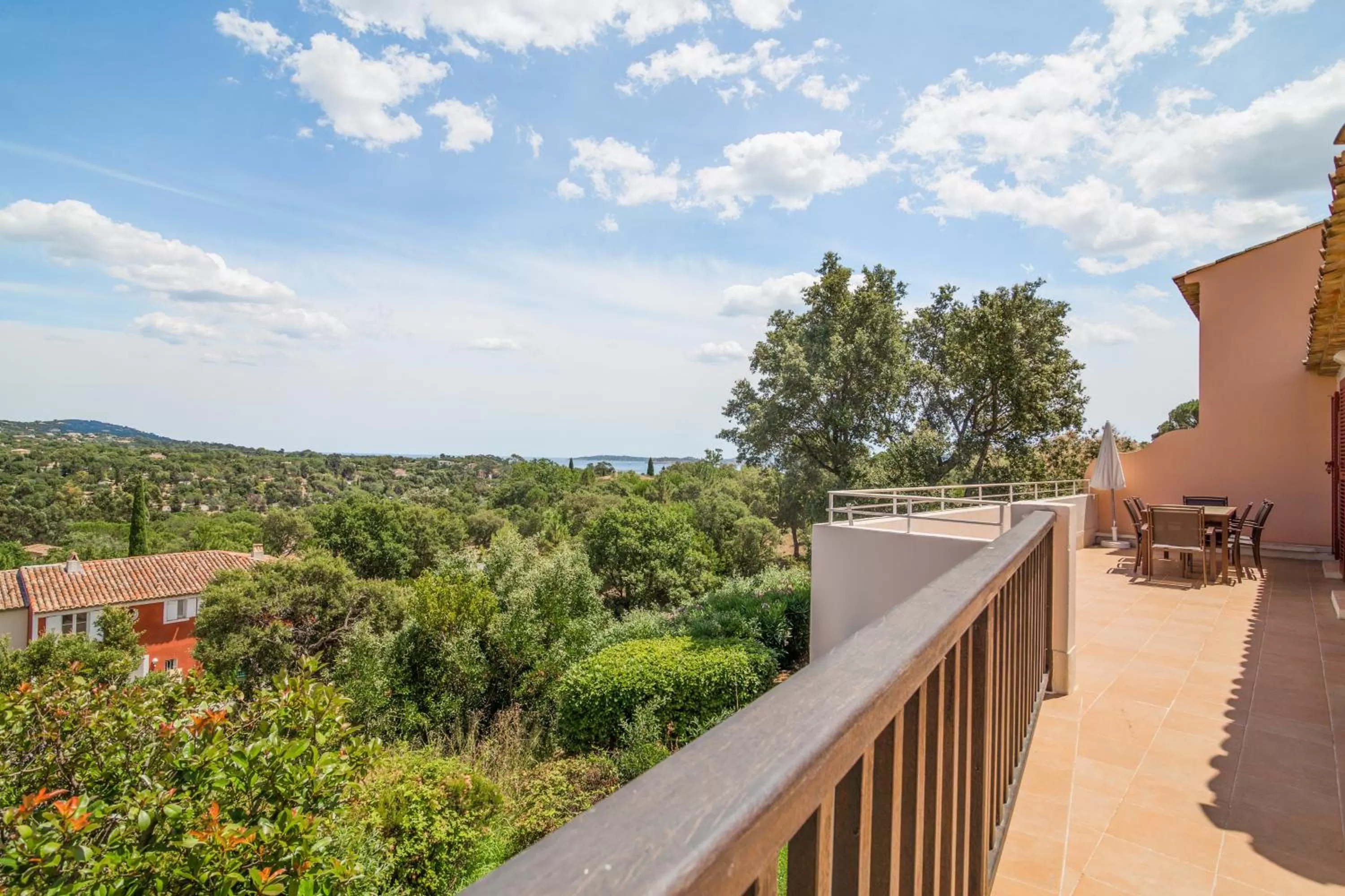 Property building in Résidence Pierre & Vacances Les Restanques du Golfe de Saint-Tropez