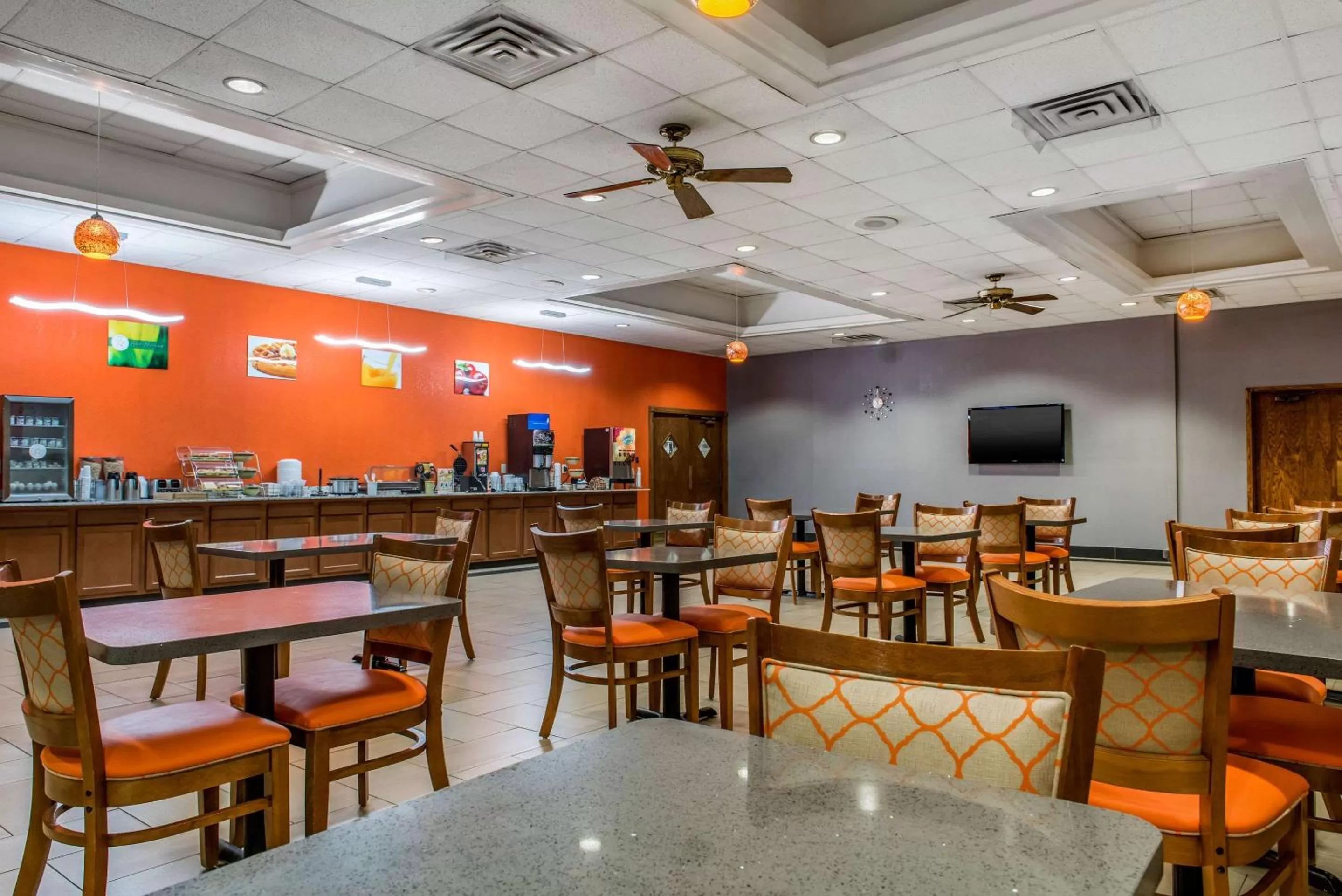 Restaurant/places to eat in Quality Inn & Suites Bedford West