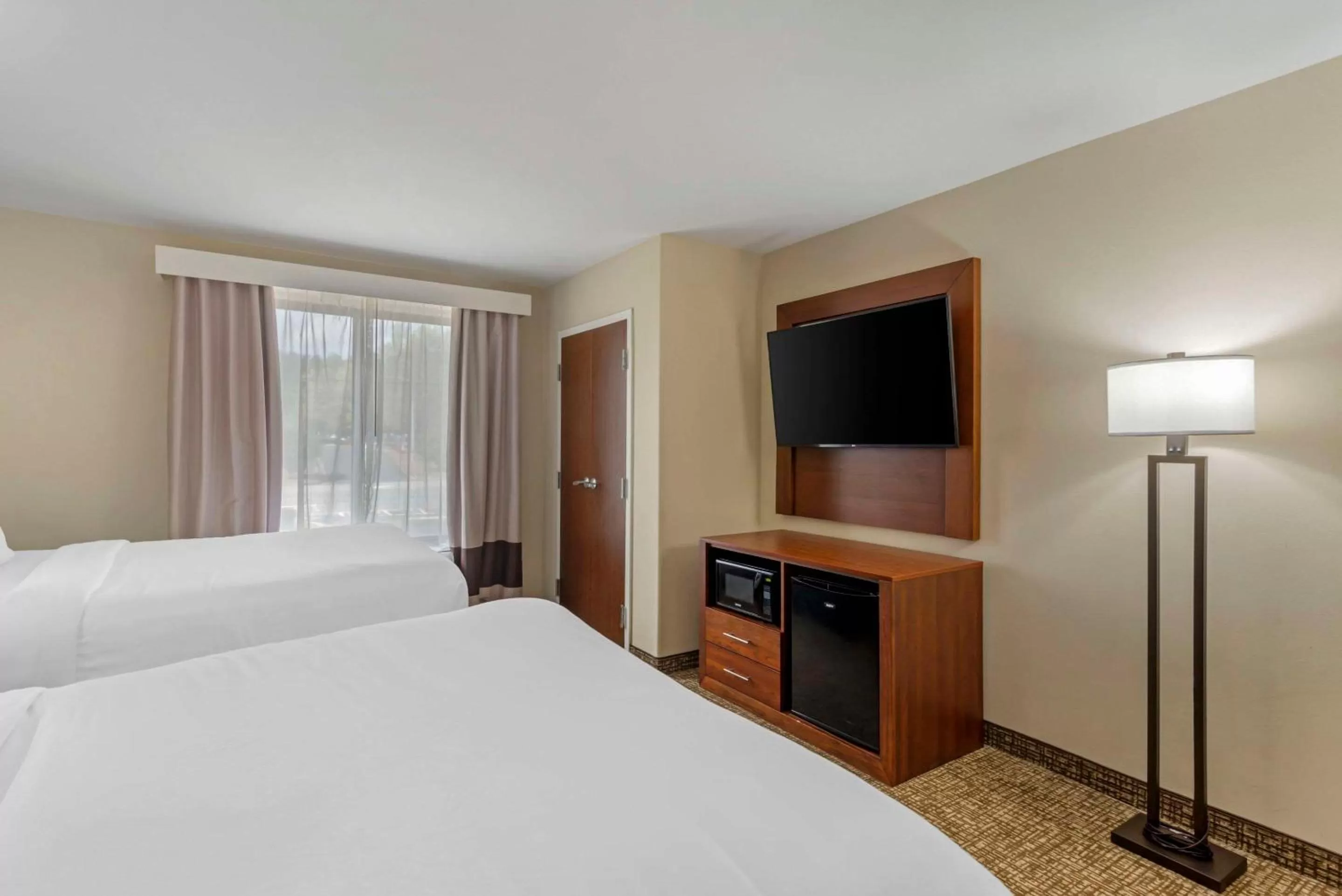 Bedroom, Bed in Comfort Suites At Kennesaw State University