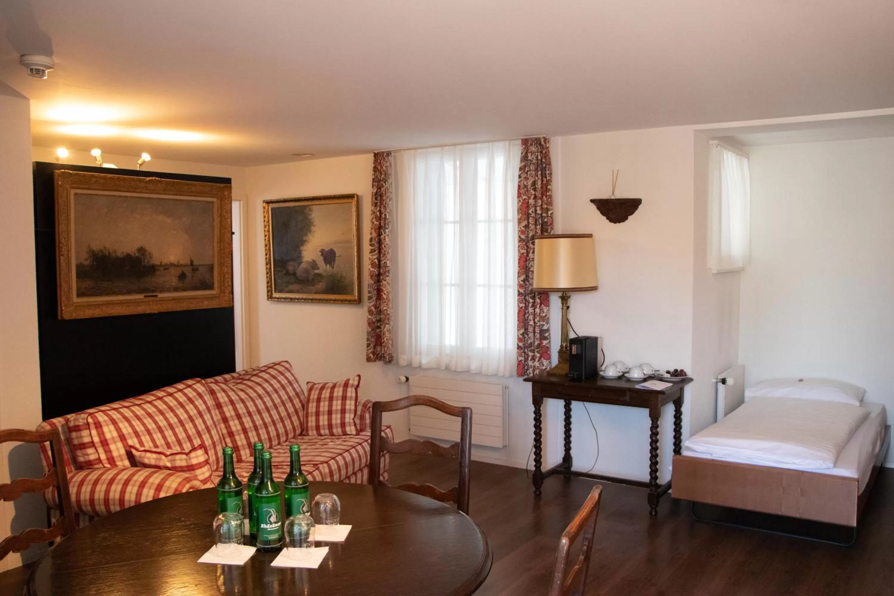 Living room, Bed in Hotel & Restaurant Sternen Köniz bei Bern