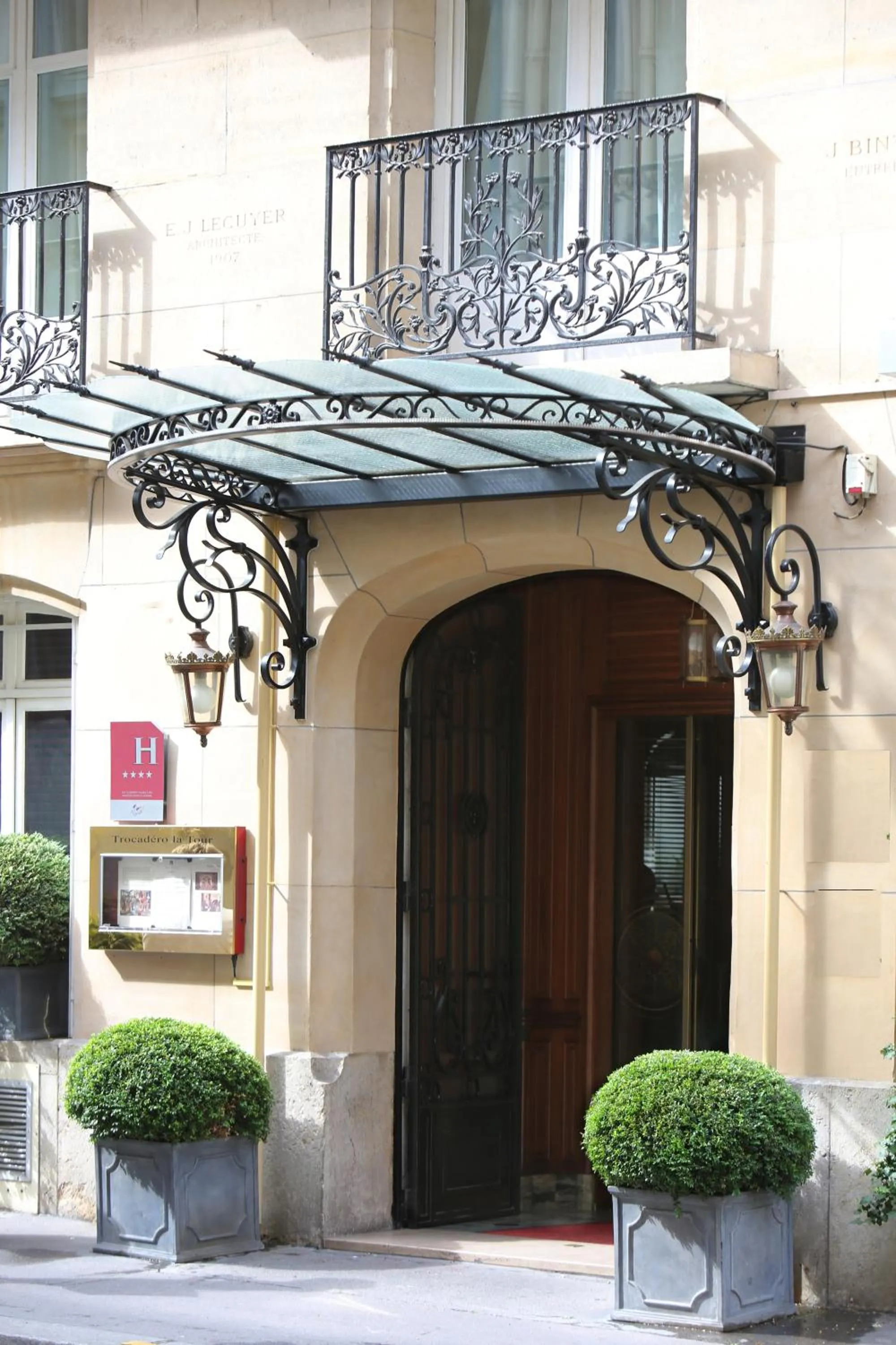 Facade/entrance in Best Western Premier Trocadero La Tour