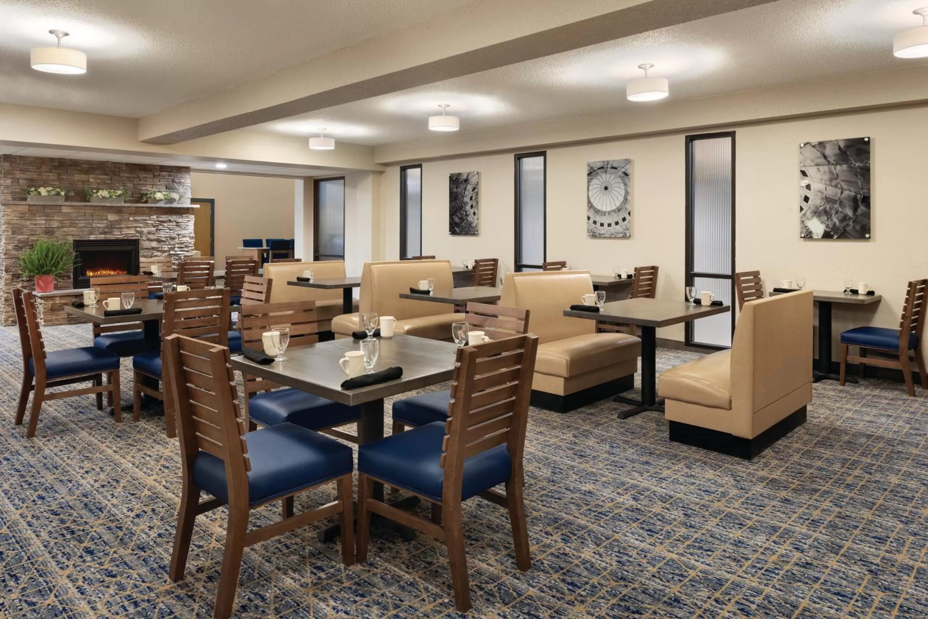 Restaurant/places to eat in Radisson Hotel Ames Conference Center at ISU