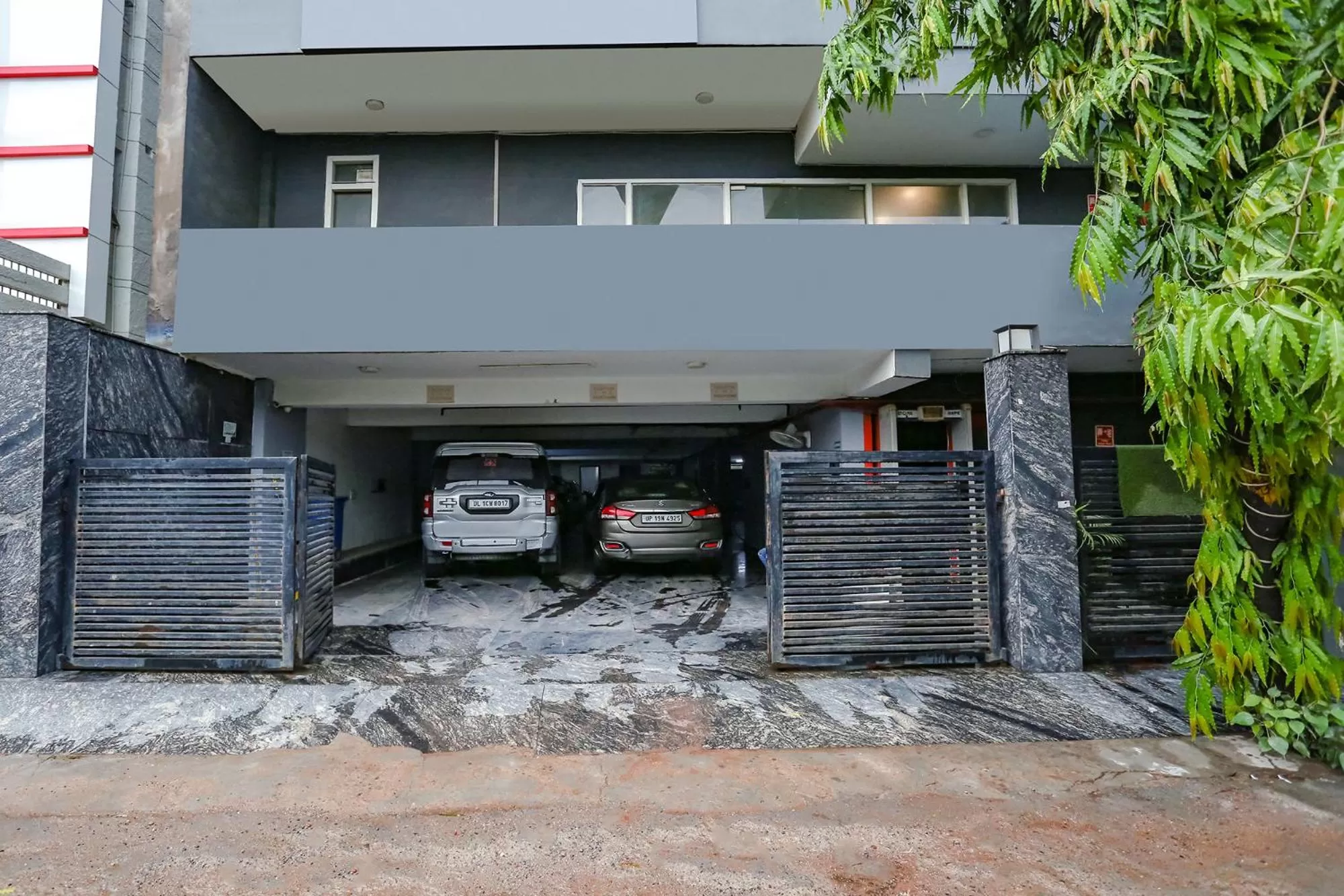 Facade/entrance in Via Blusky