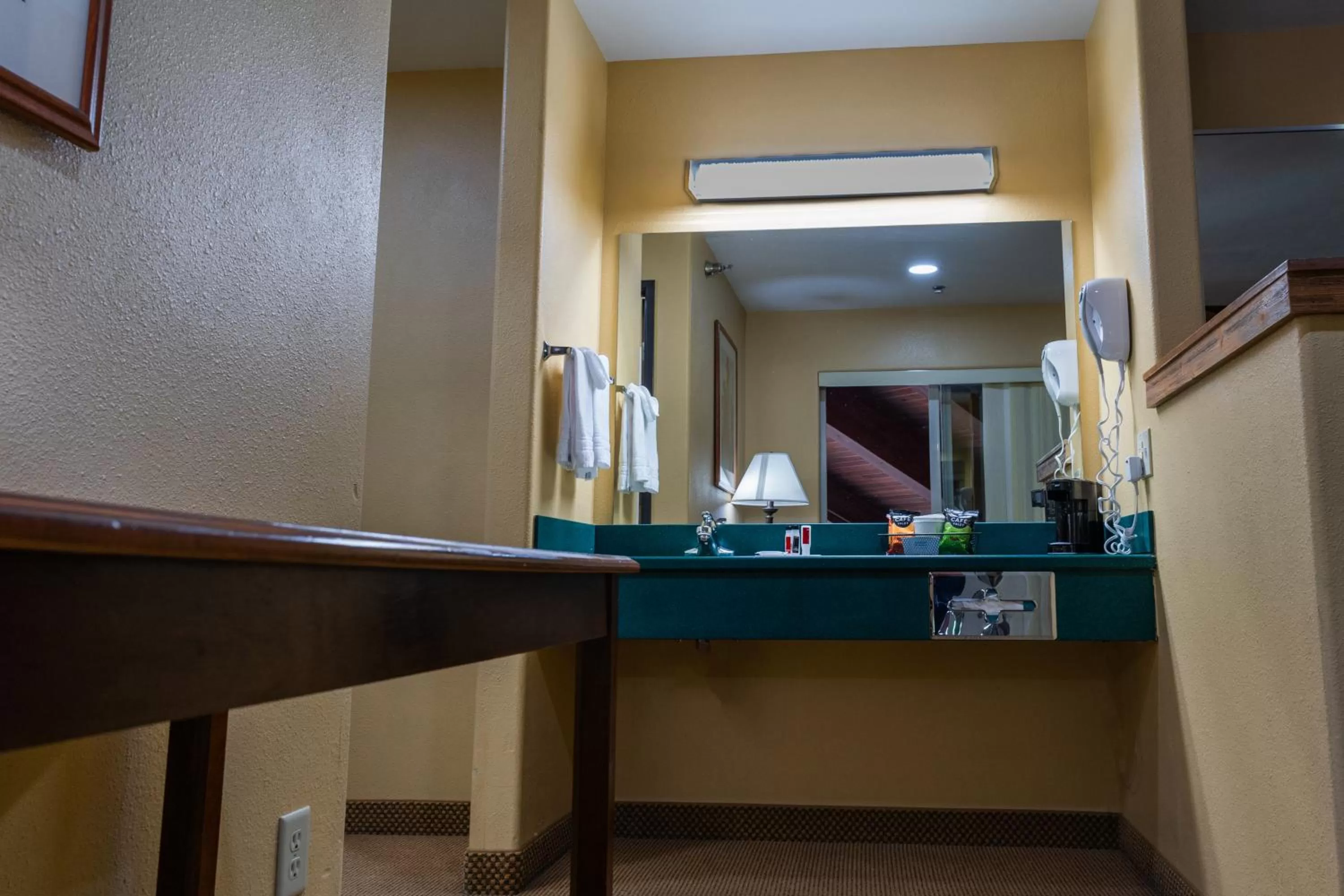 Bathroom in Pinedale Hotel & Suites