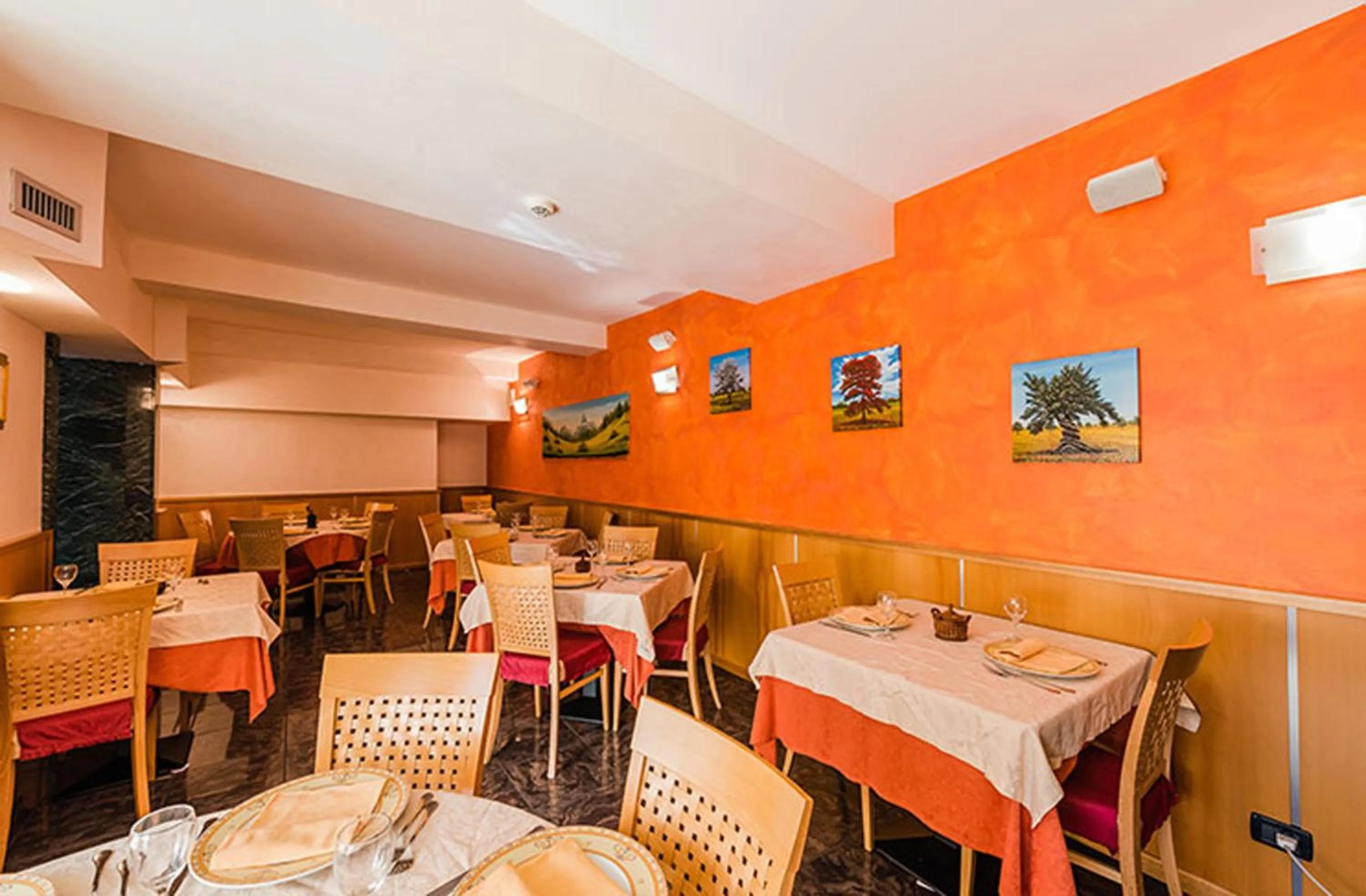 Restaurant/places to eat in Hotel Au Soleil