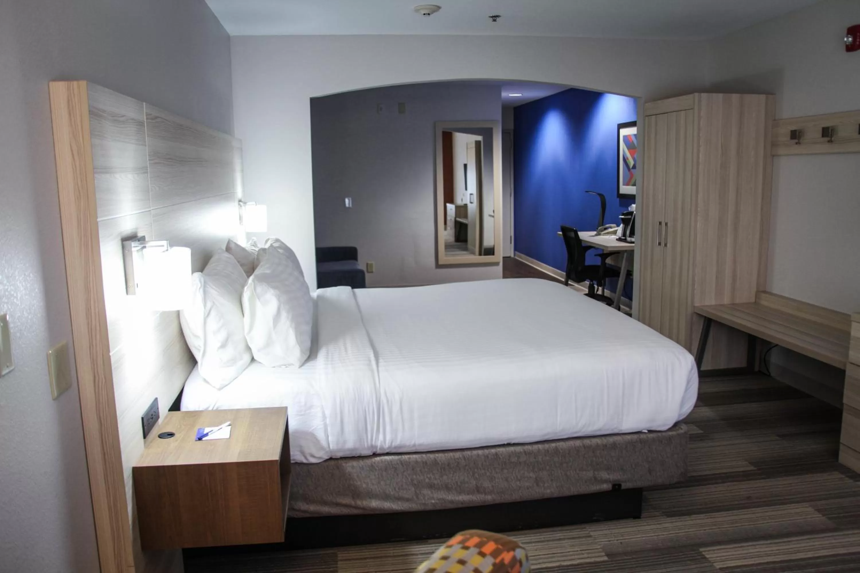 Photo of the whole room, Bed in Holiday Inn Express Hotel & Suites Athens by IHG