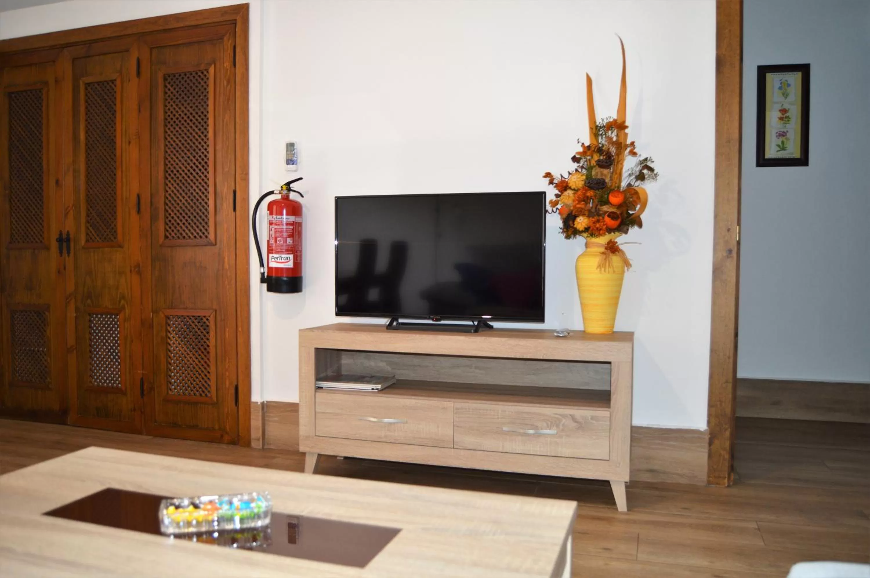 TV/Entertainment Center in Apartamentos Turísticos - Hostal Los Alisos