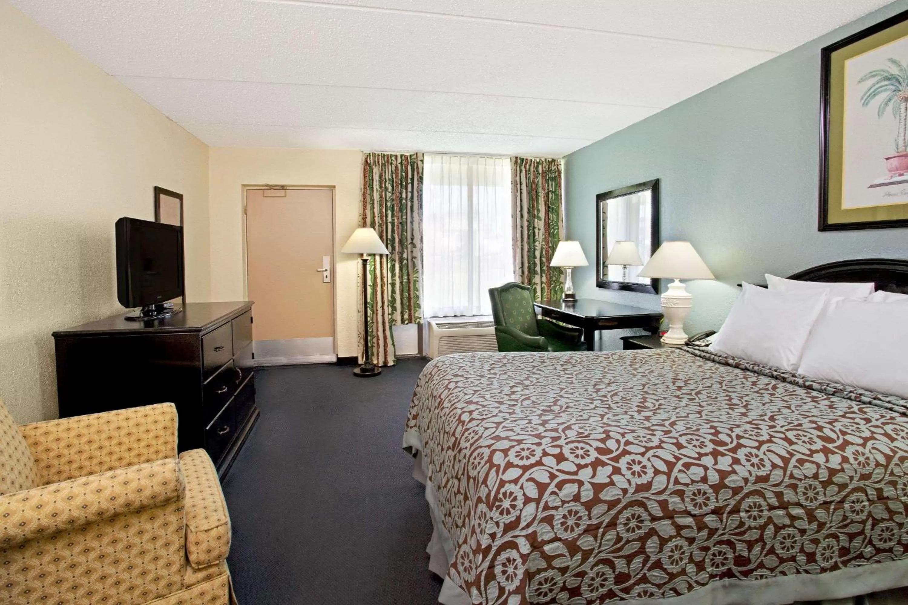 Photo of the whole room, Bed in Days Inn by Wyndham Orlando Airport Florida Mall