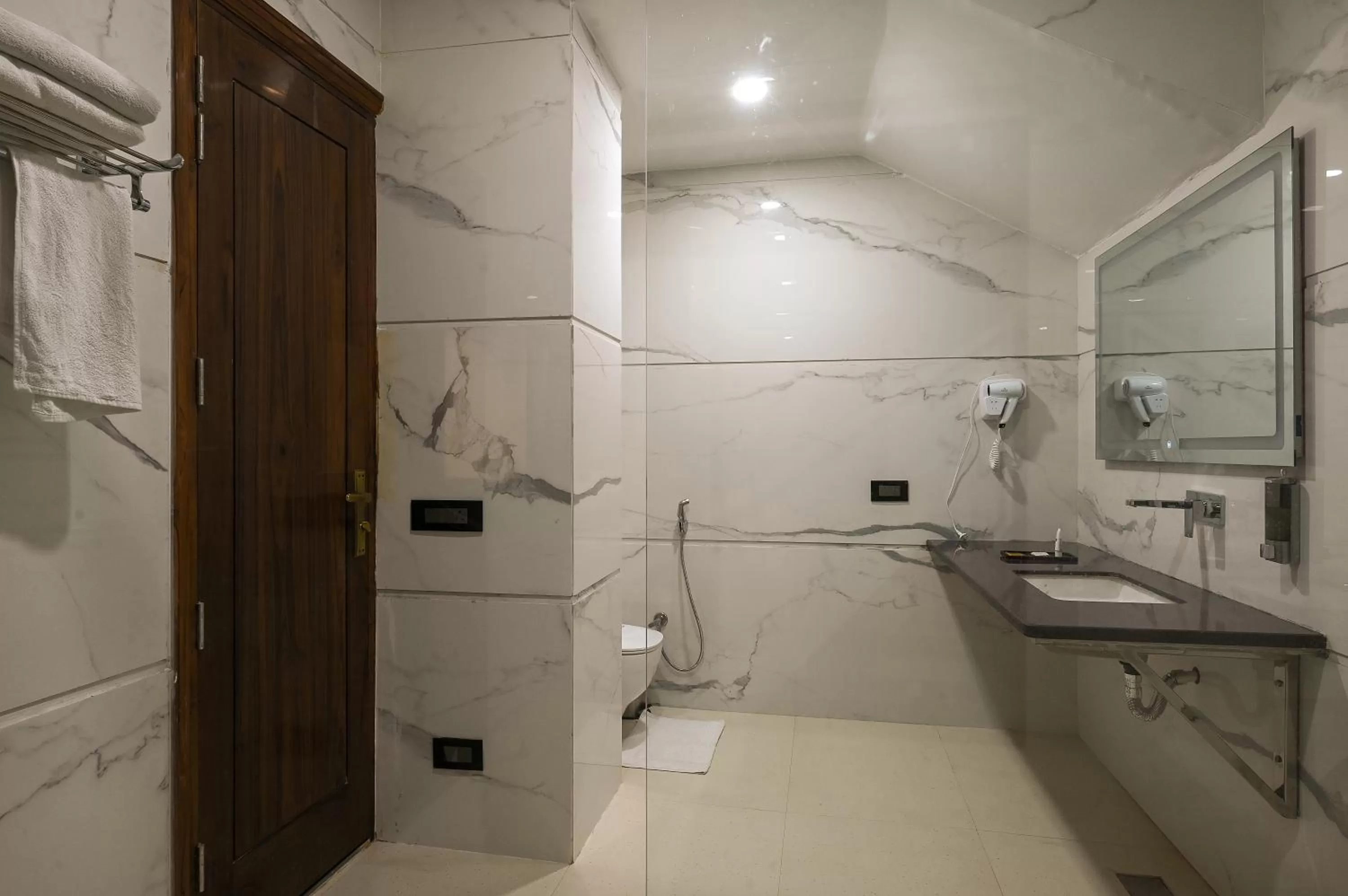 Bathroom in Hotel Leela Grande