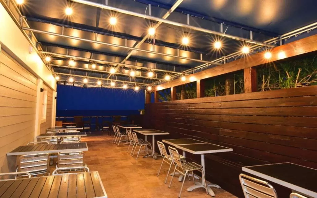 Restaurant/places to eat in Sun Tower Hotel & Suites on the Beach