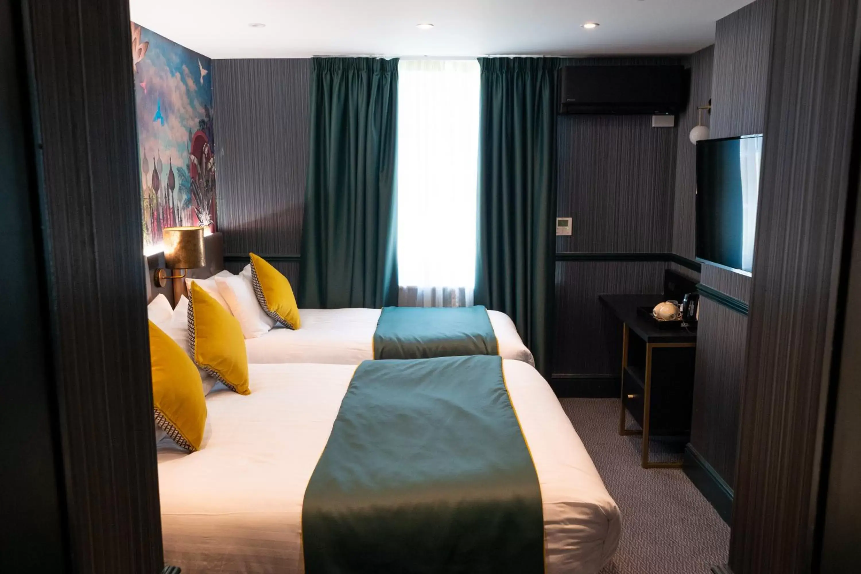 Deluxe Twin Room in Hyde Park Green Deluxe Twin Room in Hyde Park Green