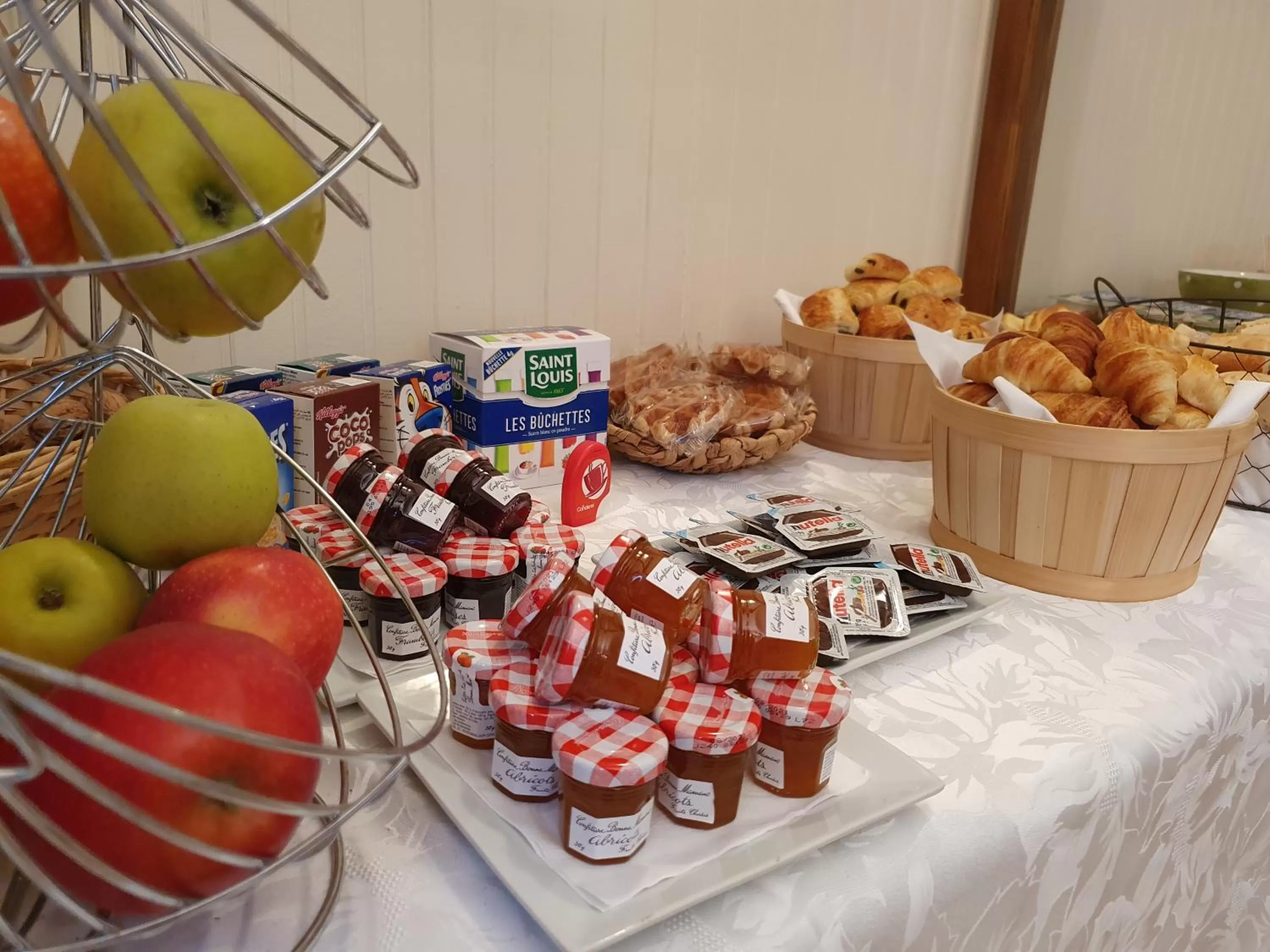 Buffet breakfast in Hôtel Restaurant Ferme de la Grande Cour