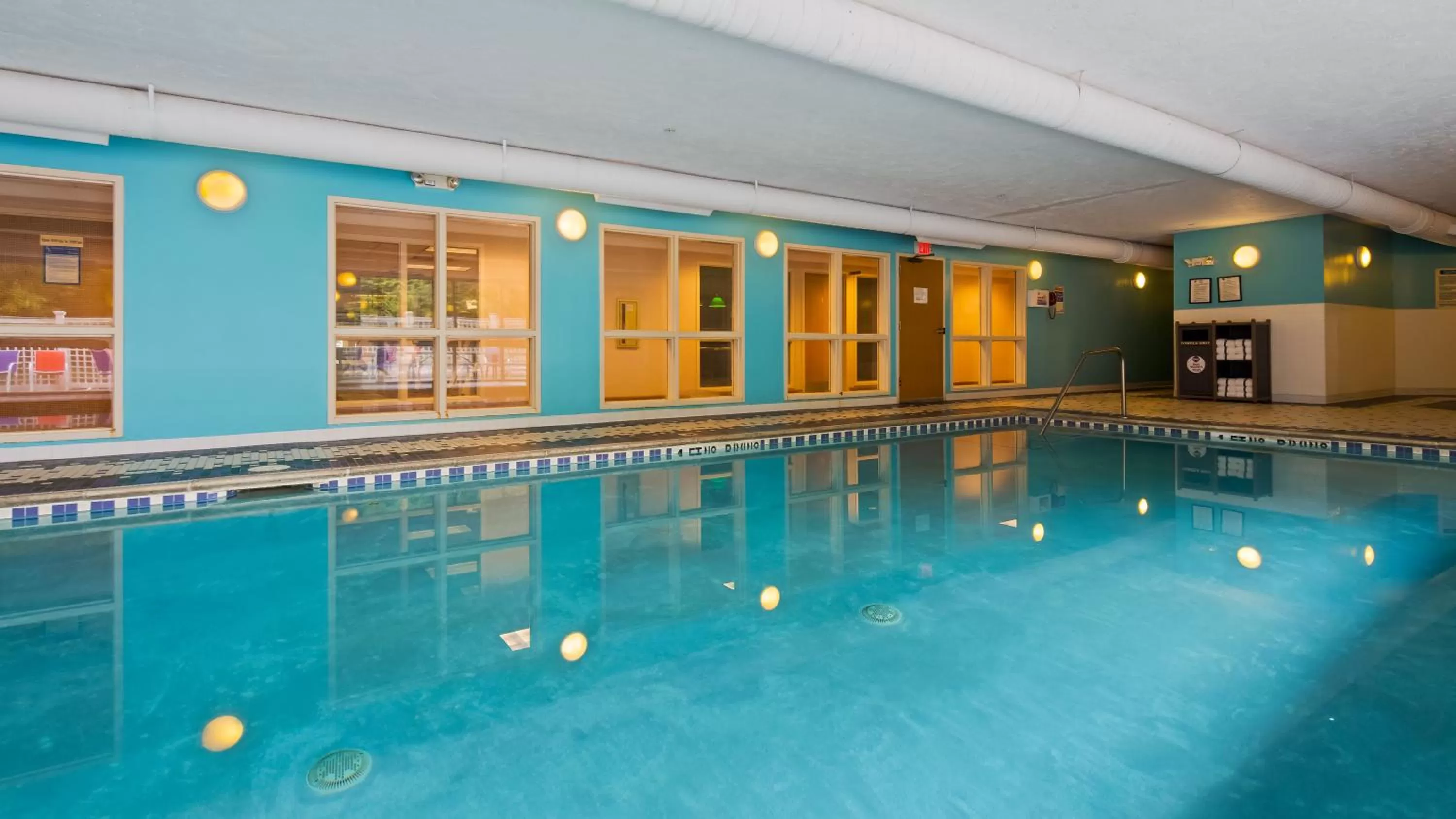 Swimming pool in Best Western PLUS Executive Court Inn & Conference Center