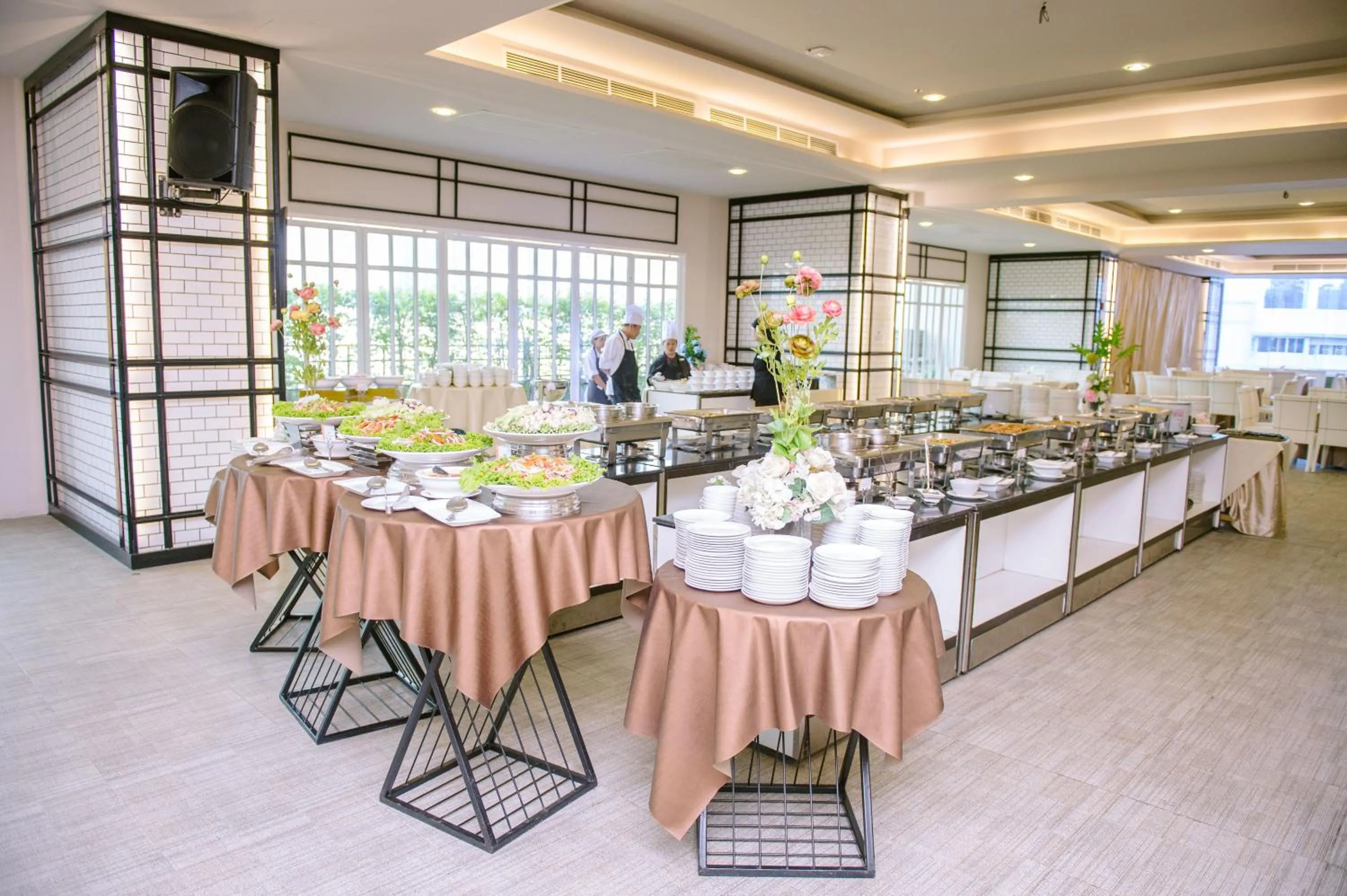 Restaurant/places to eat in Grand Howard Hotel Bangkok