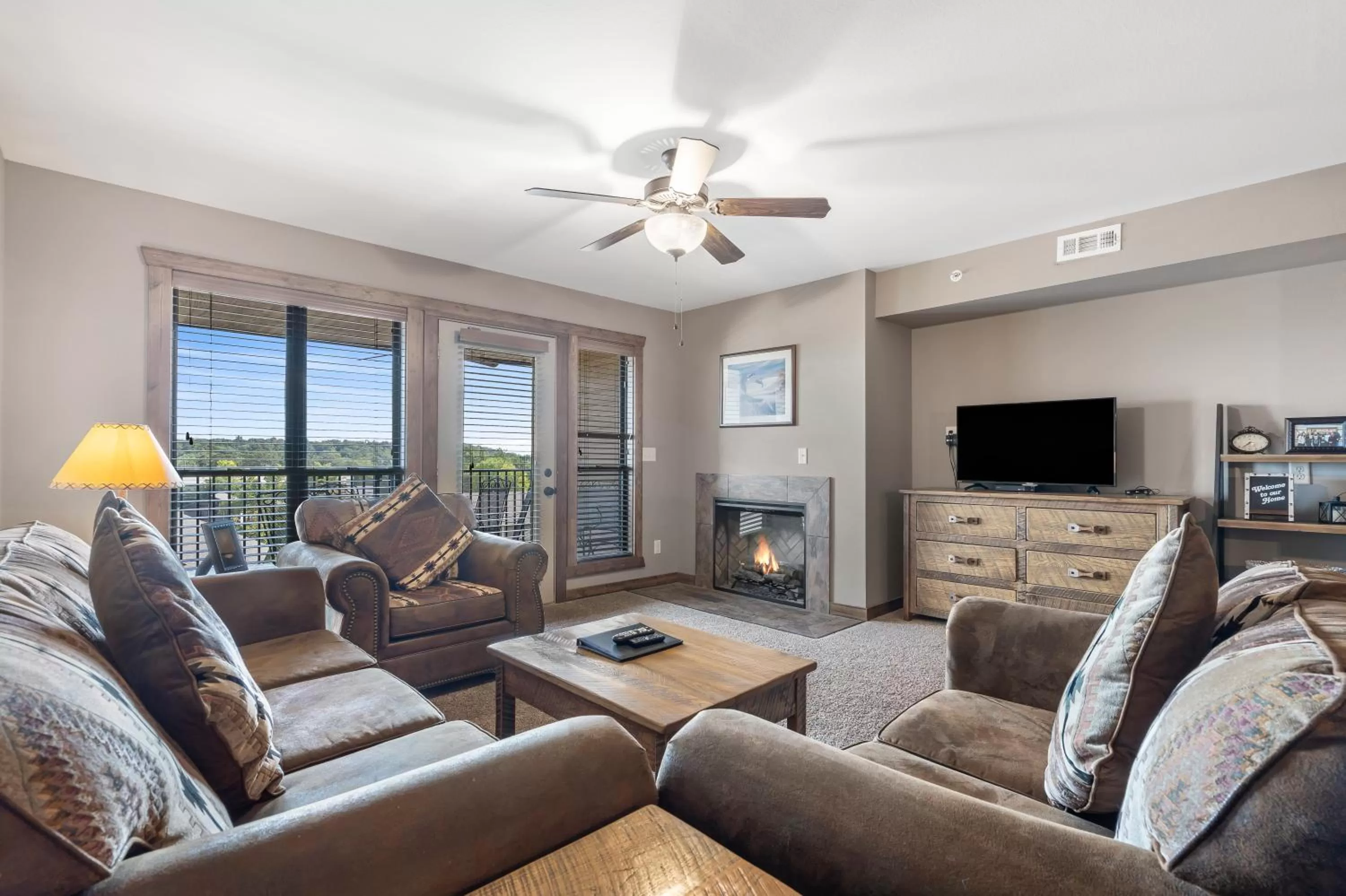 Living room in Table Rock Resorts at Indian Point