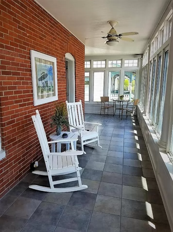 Patio in Savannah Inn