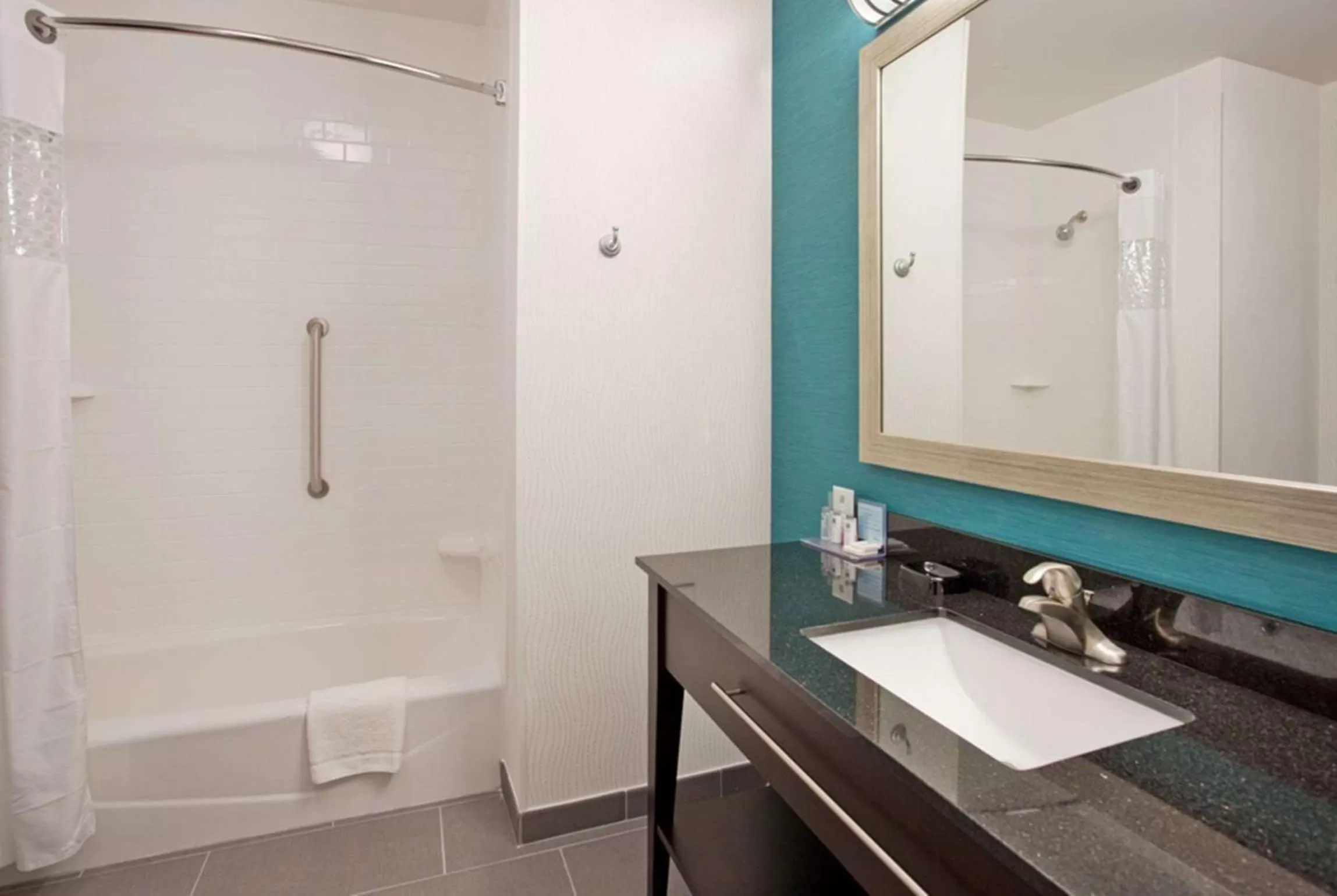 Bathroom in Hampton Inn Kearney