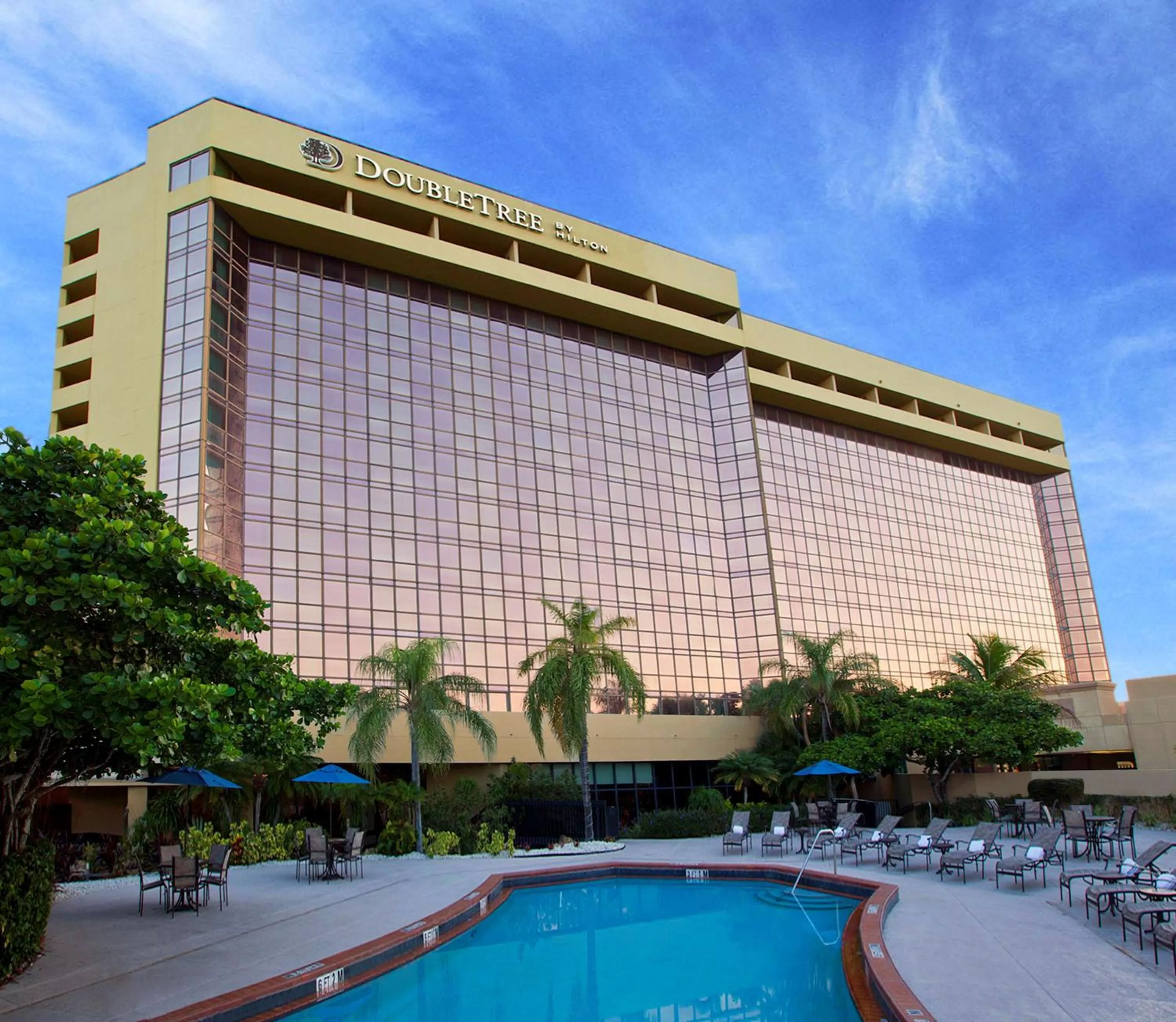 Property building in DoubleTree by Hilton Hotel Miami Airport & Convention Center