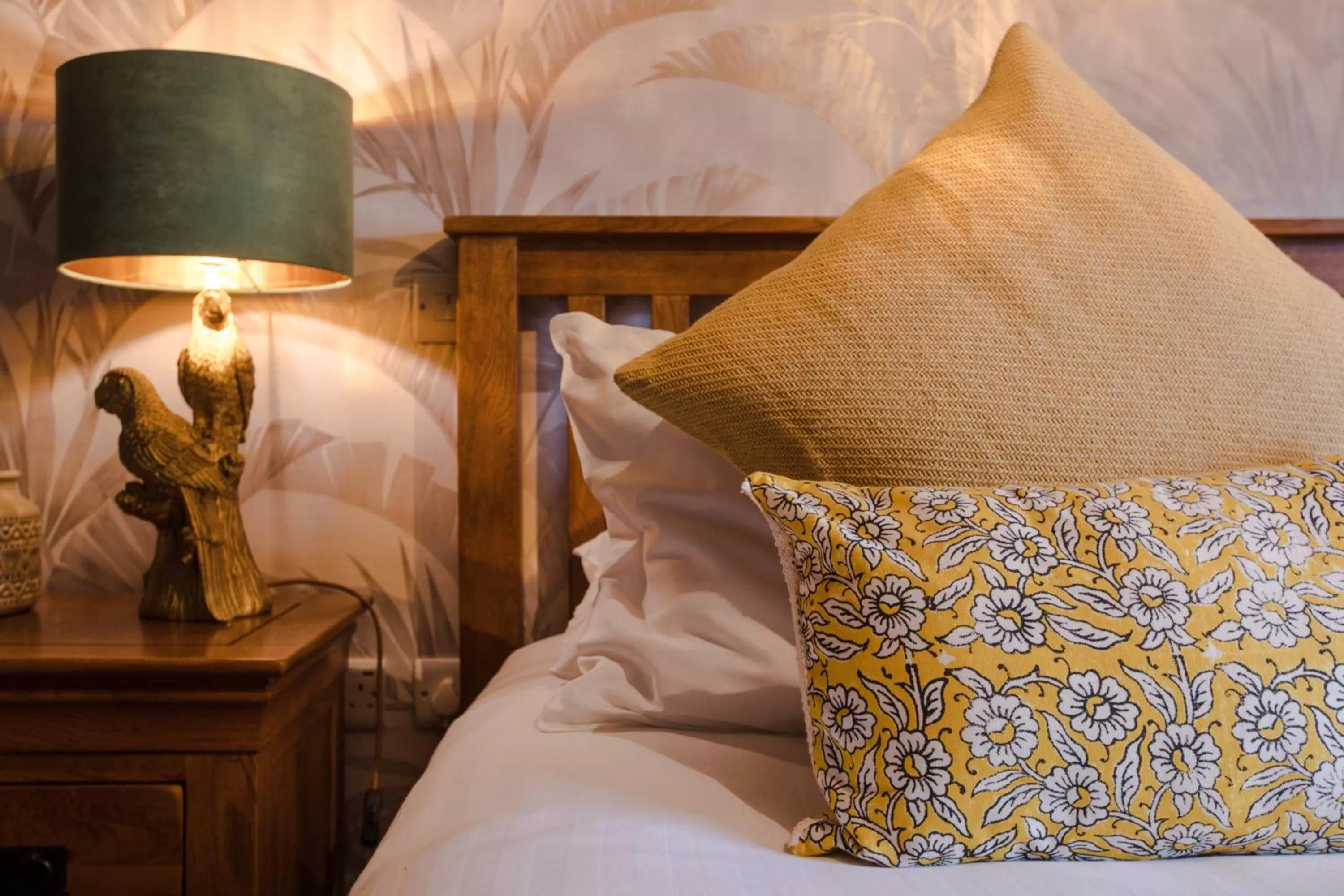 Bed in The Wheatsheaf Pub, Kitchen & Rooms