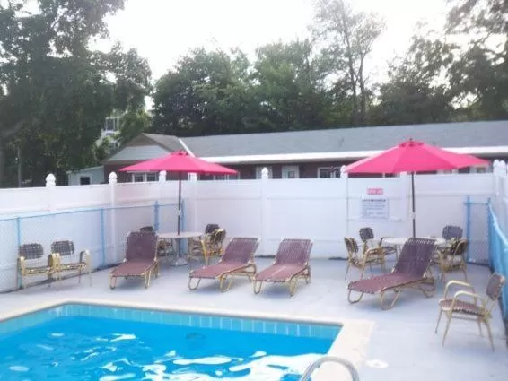 Swimming Pool in Northside Motel - Williamstown