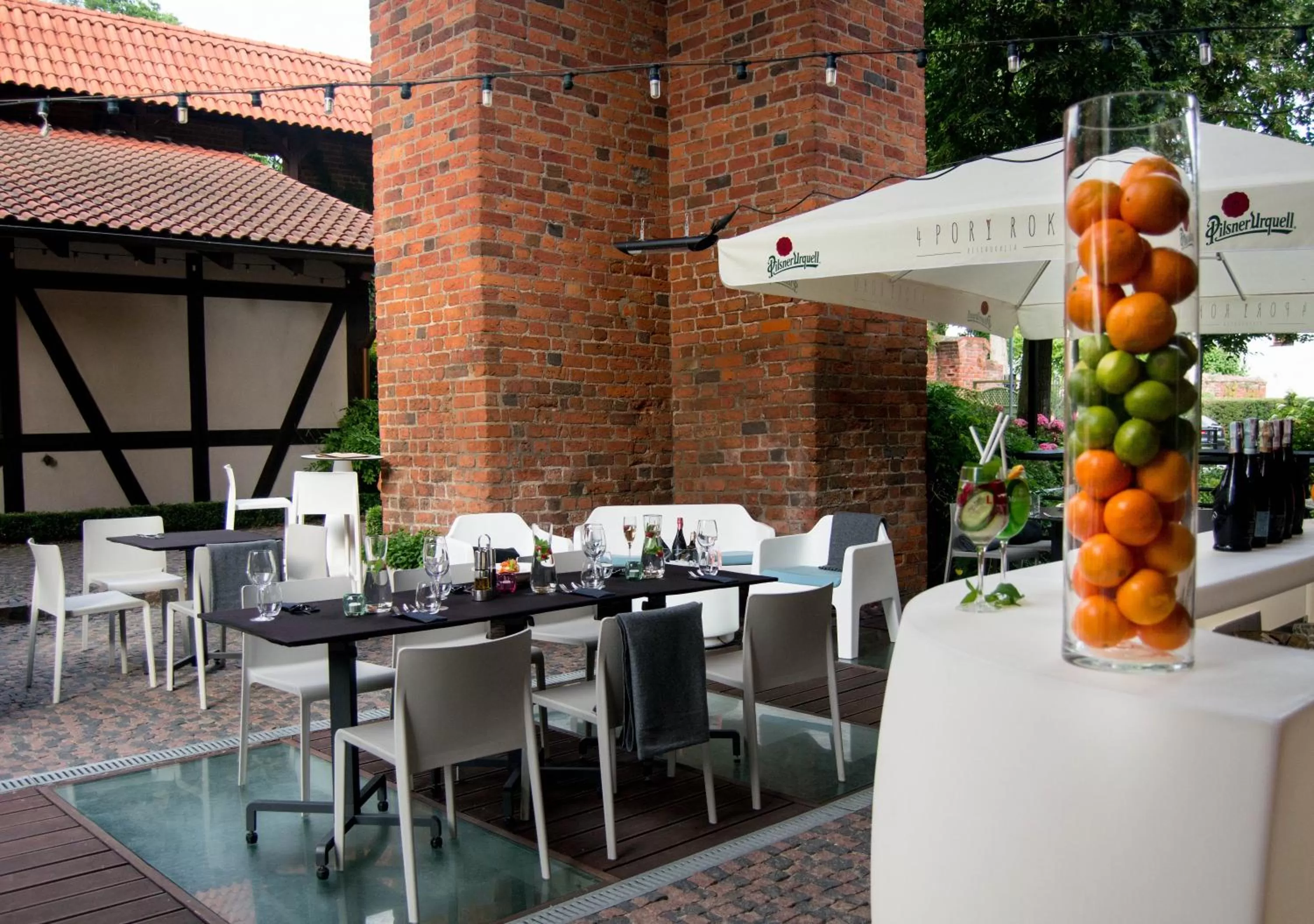 Restaurant/places to eat in Hotel 1231