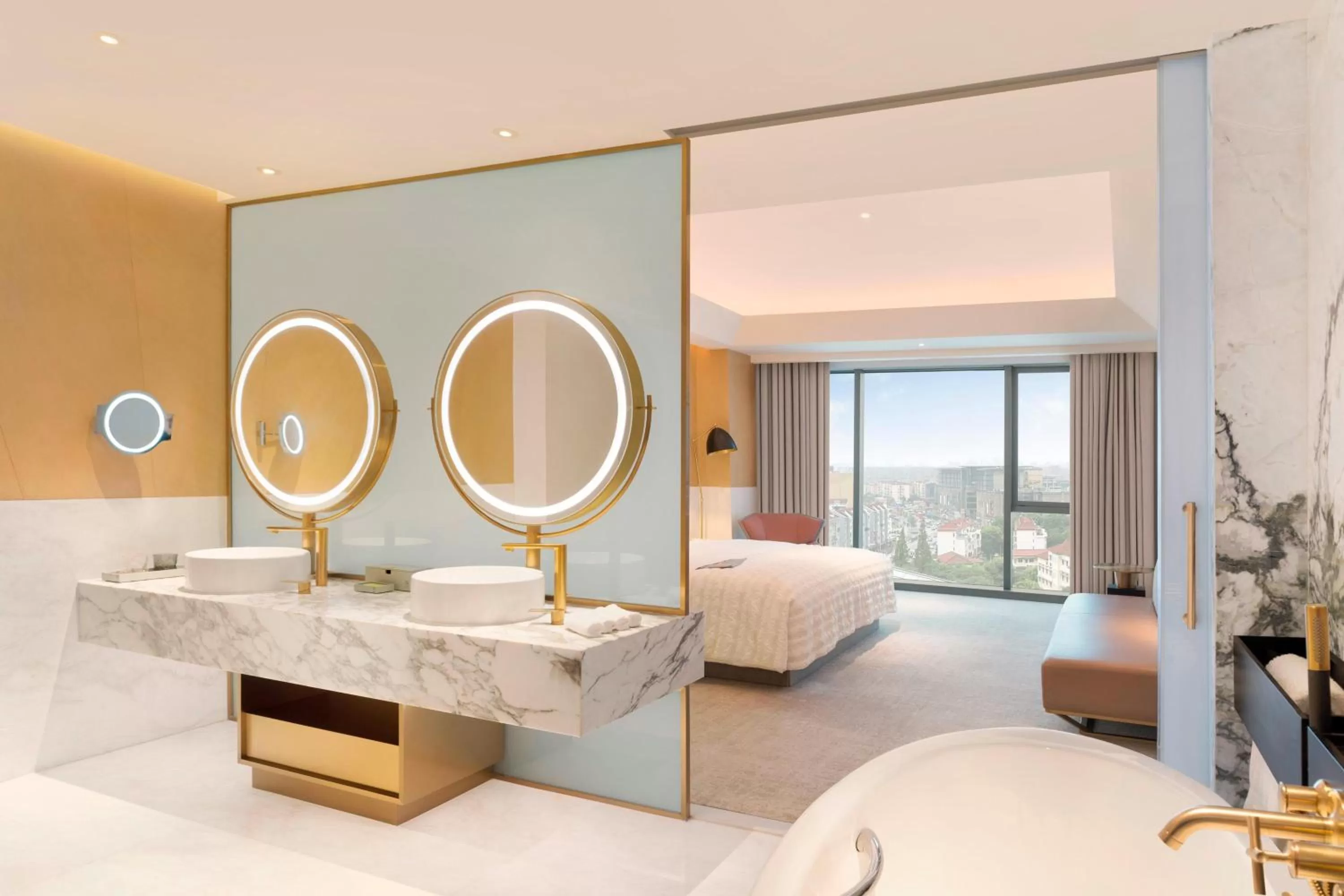 Bathroom, Bed in Le Meridien Shanghai Hongqiao,Minhang