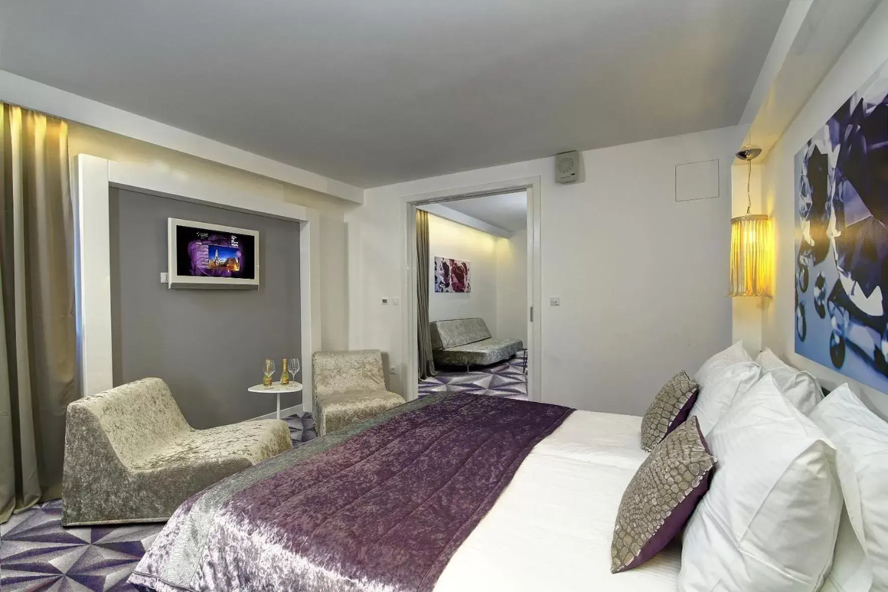 Suite in Hotel Luxe Suite in Hotel Luxe