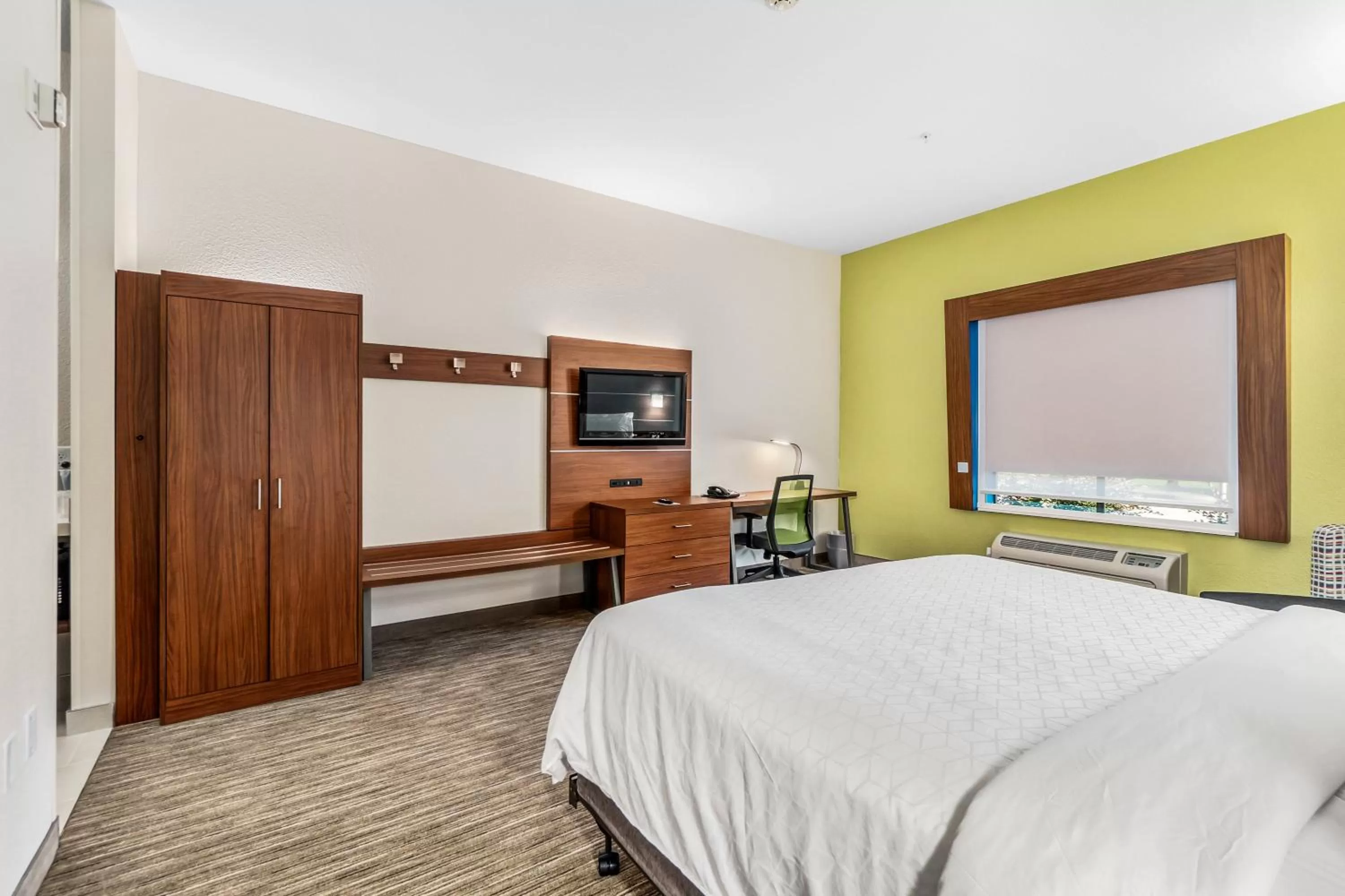 Photo of the whole room in Holiday Inn Express & Suites Van Buren-Fort Smith Area, an IHG Hotel