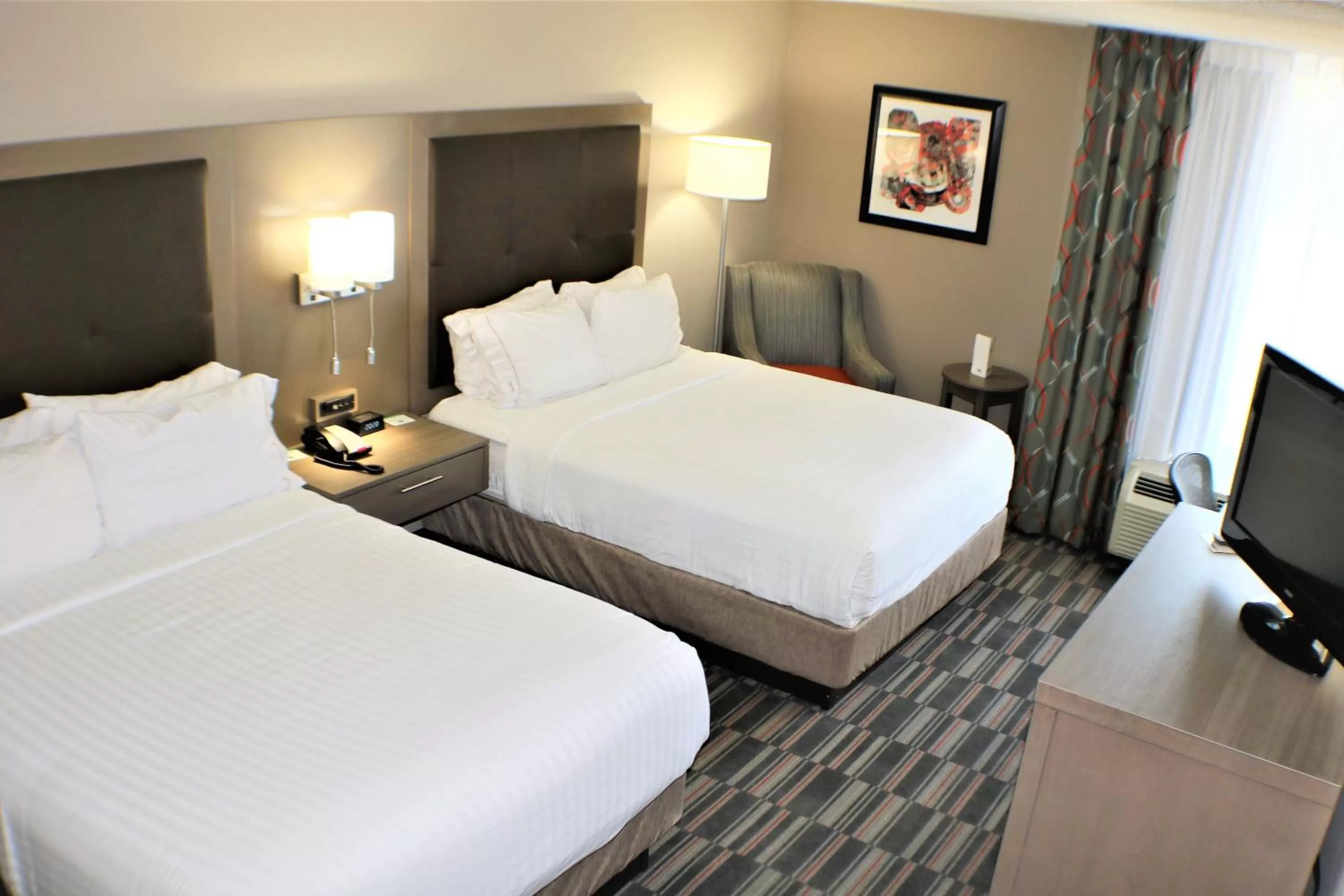 Photo of the whole room, Bed in Holiday Inn Express Woodstock-Shenandoah Valley by IHG
