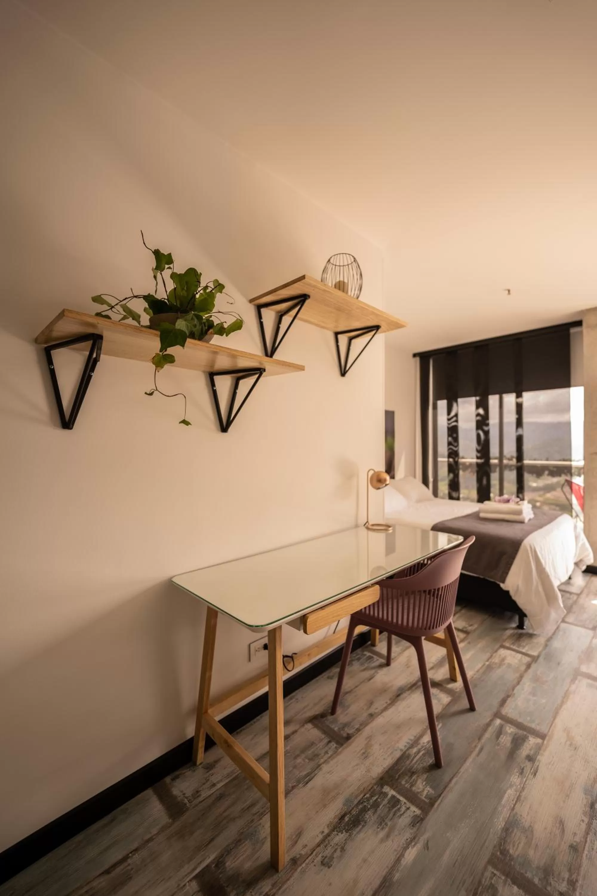 Photo of the whole room in The Coffee Club Apartahotel