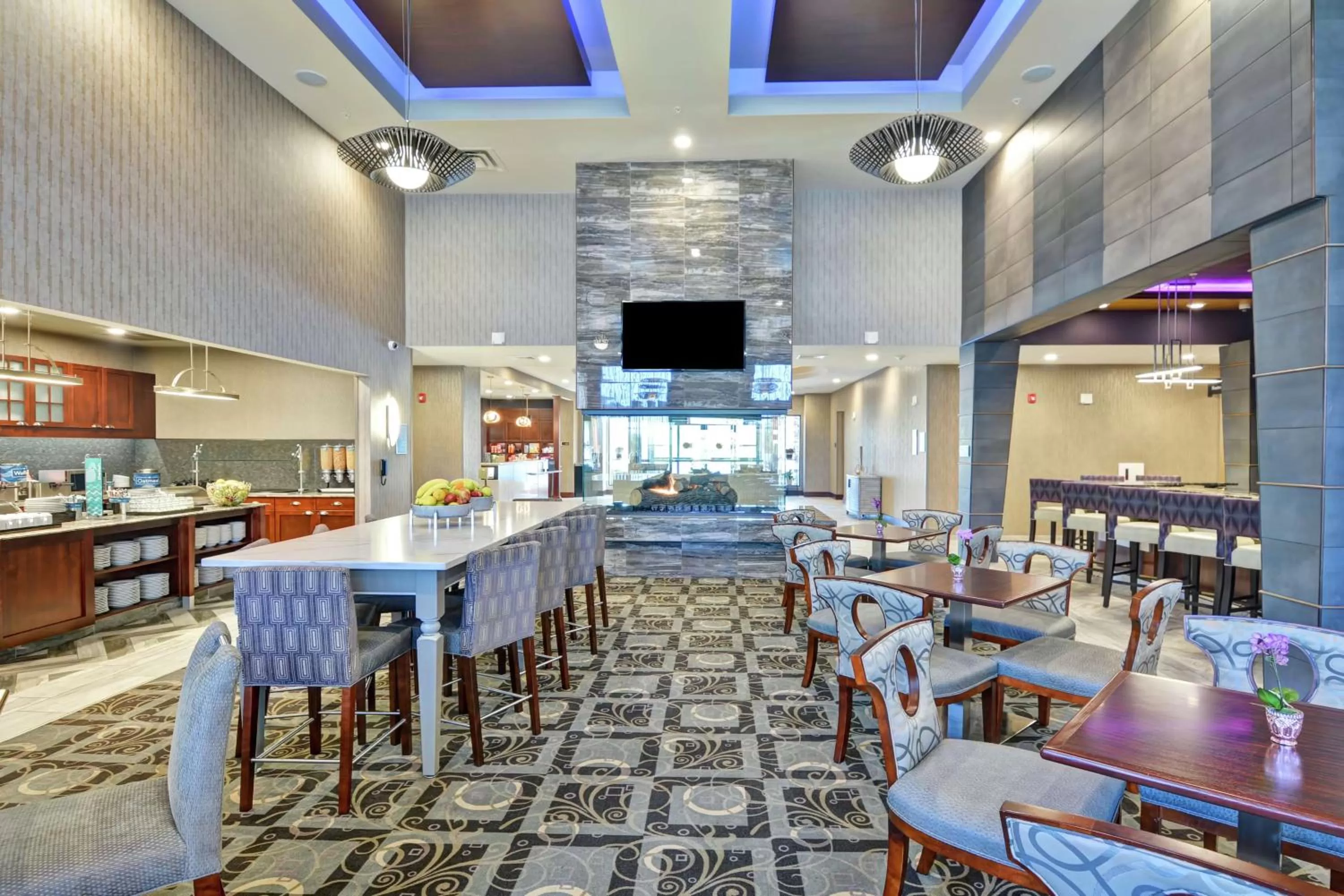 Dining area in Homewood Suites By Hilton New Hartford Utica