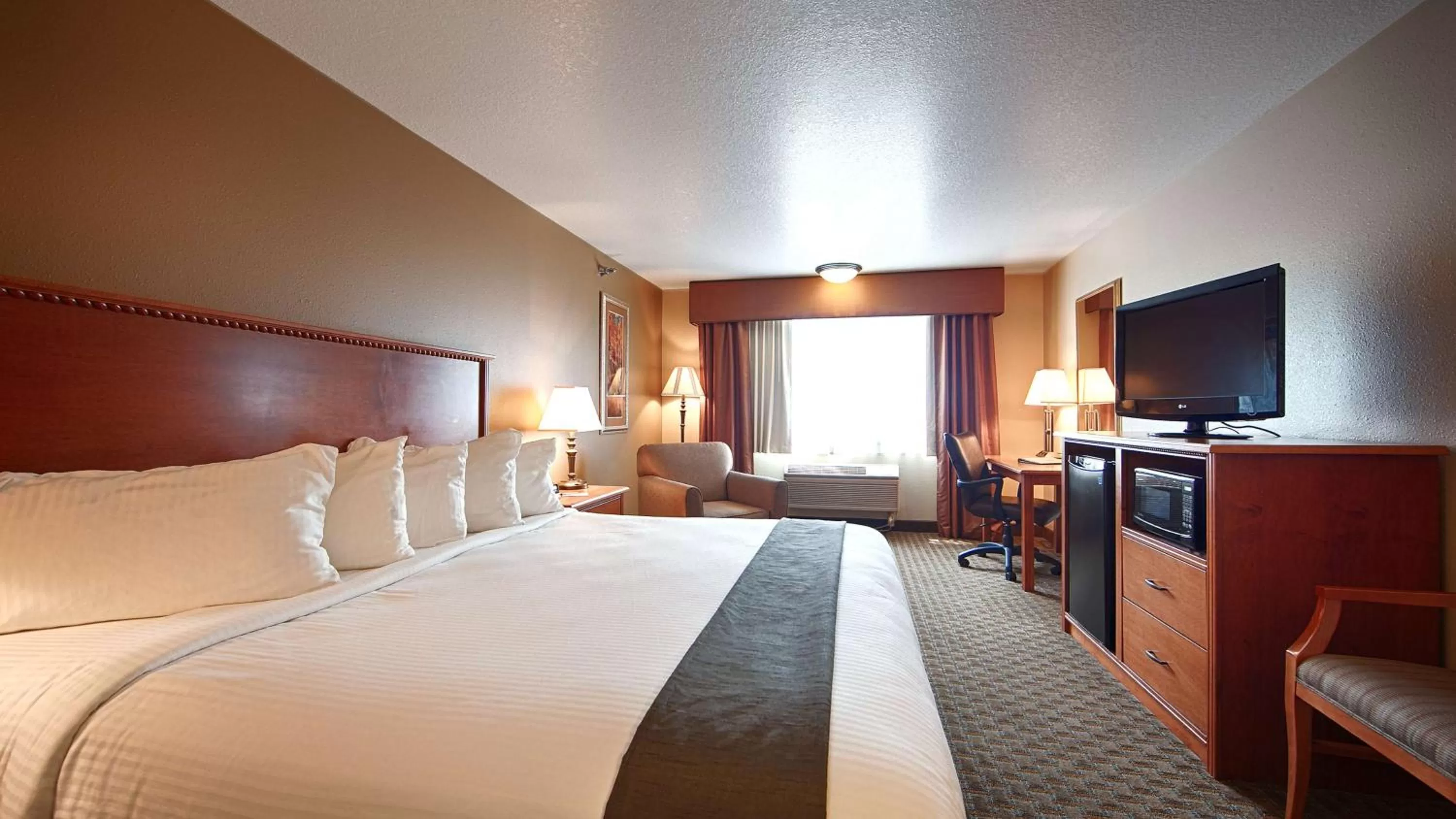 Queen Room - Non-Smoking in Best Western Empire Towers