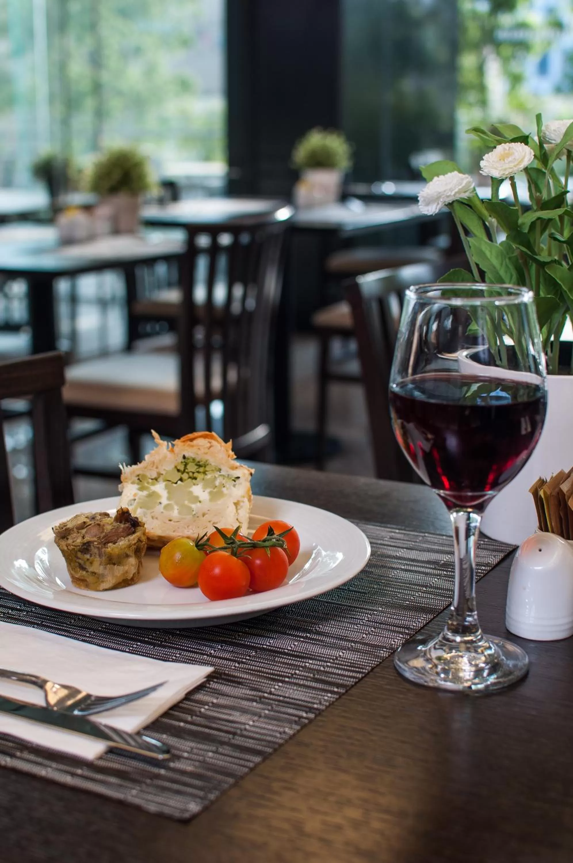 Lunch in Benjamin Business Hotel