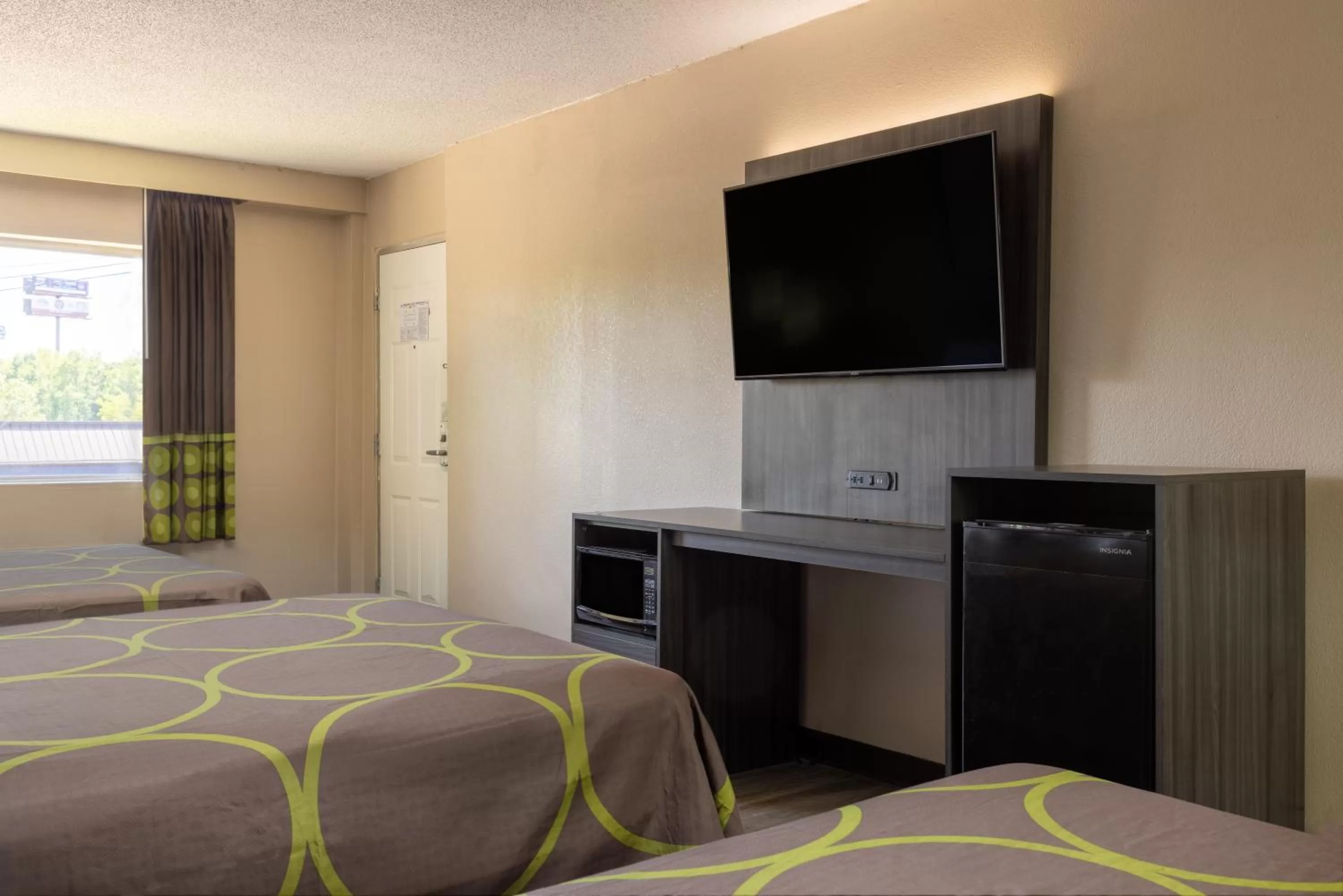 TV and multimedia, Bed in Super 8 by Wyndham McDonough GA