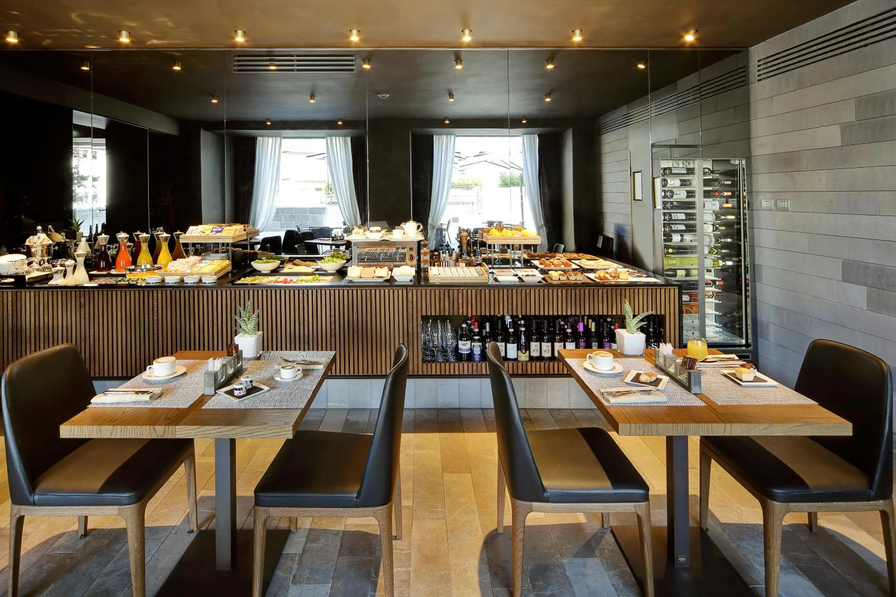 Restaurant/places to eat in Grand Hotel Campione