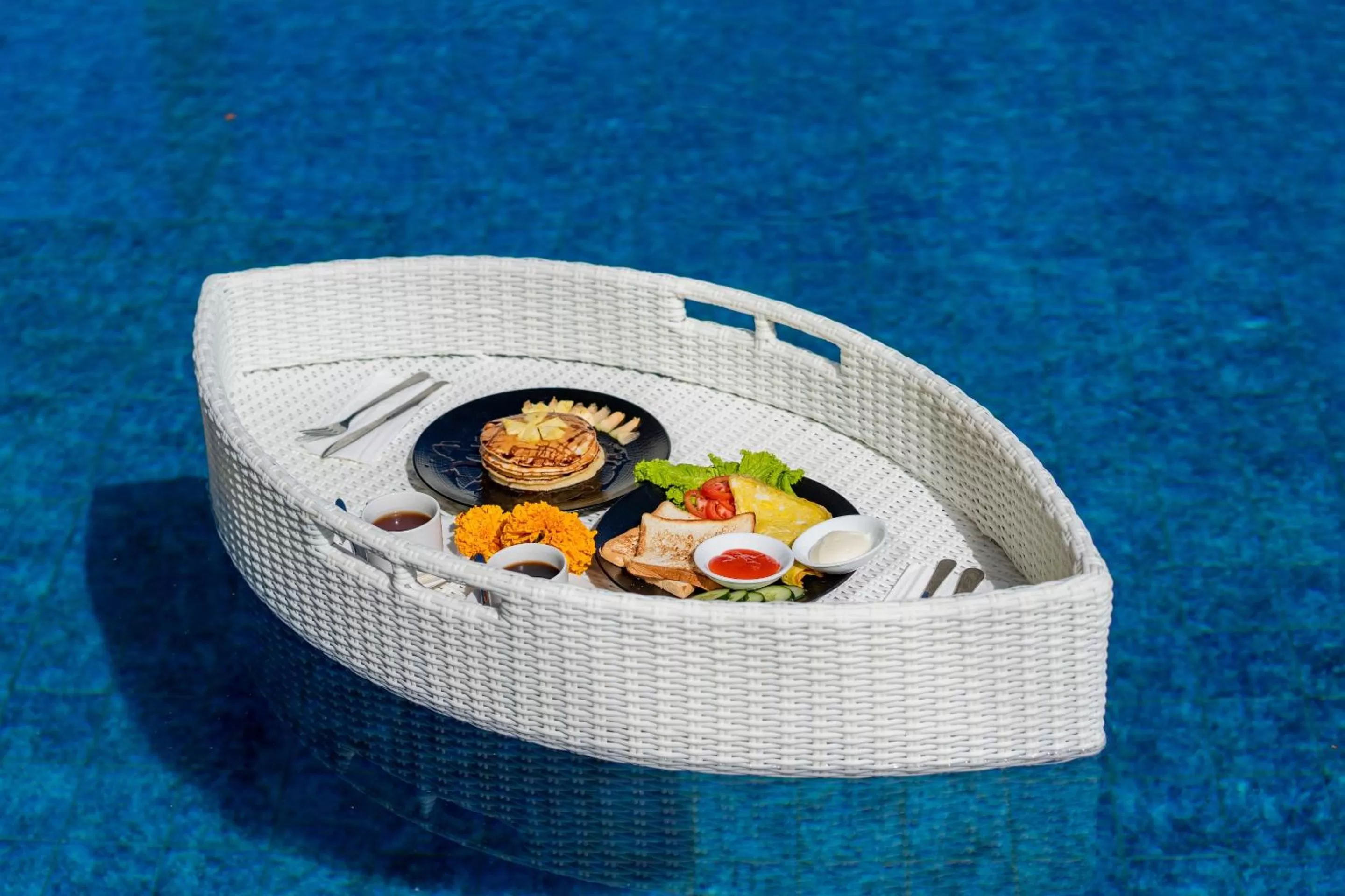 Food and drinks in Samuh Sunset Nusa Penida by GenuineHost