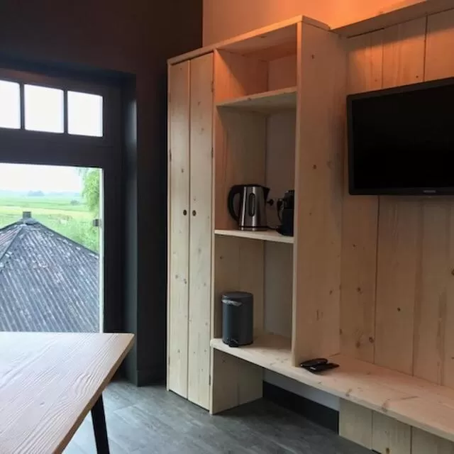 TV/Entertainment Center in De Hostee