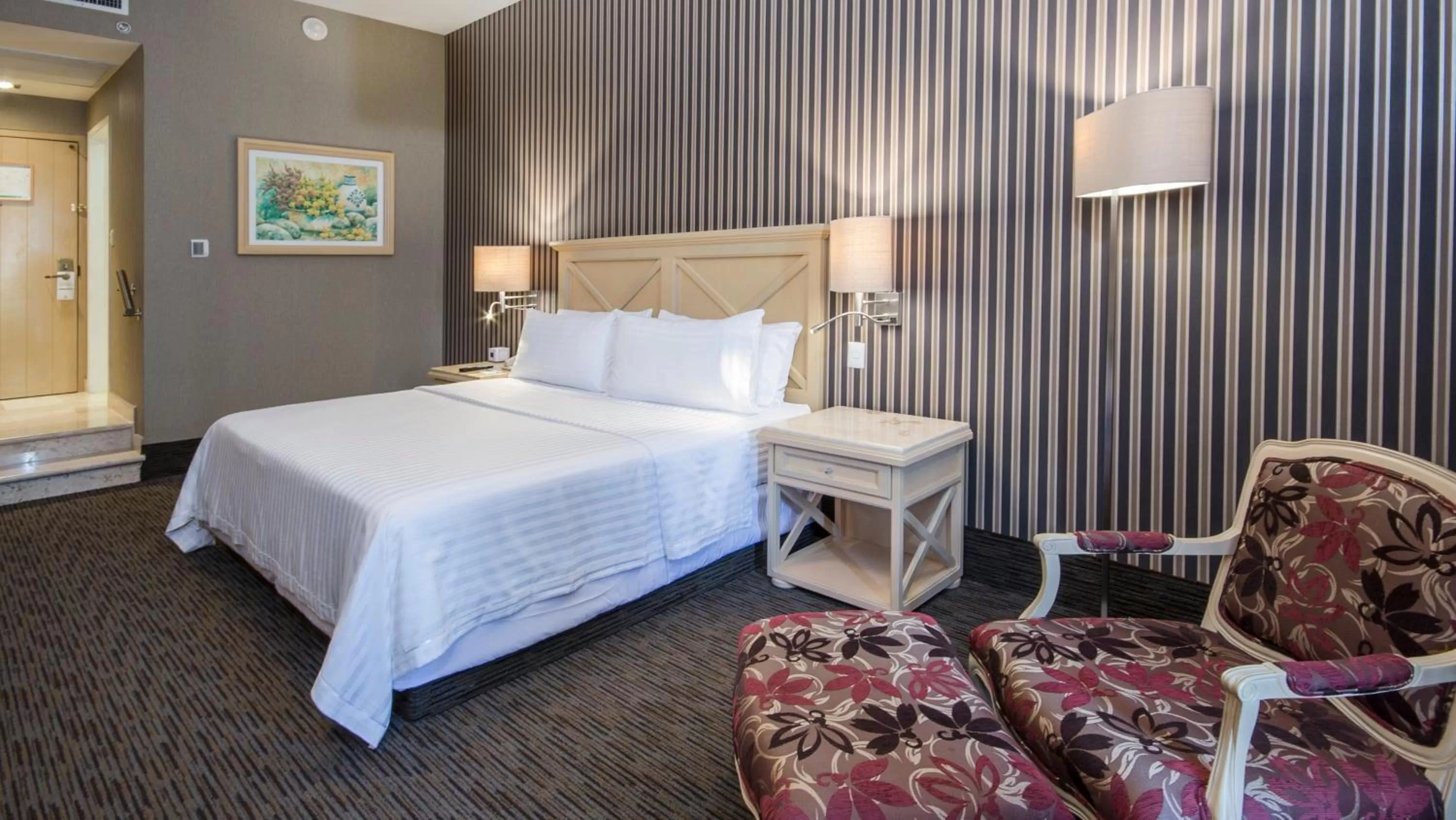 Photo of the whole room, Bed in Holiday Inn Queretaro Centro Historico by IHG