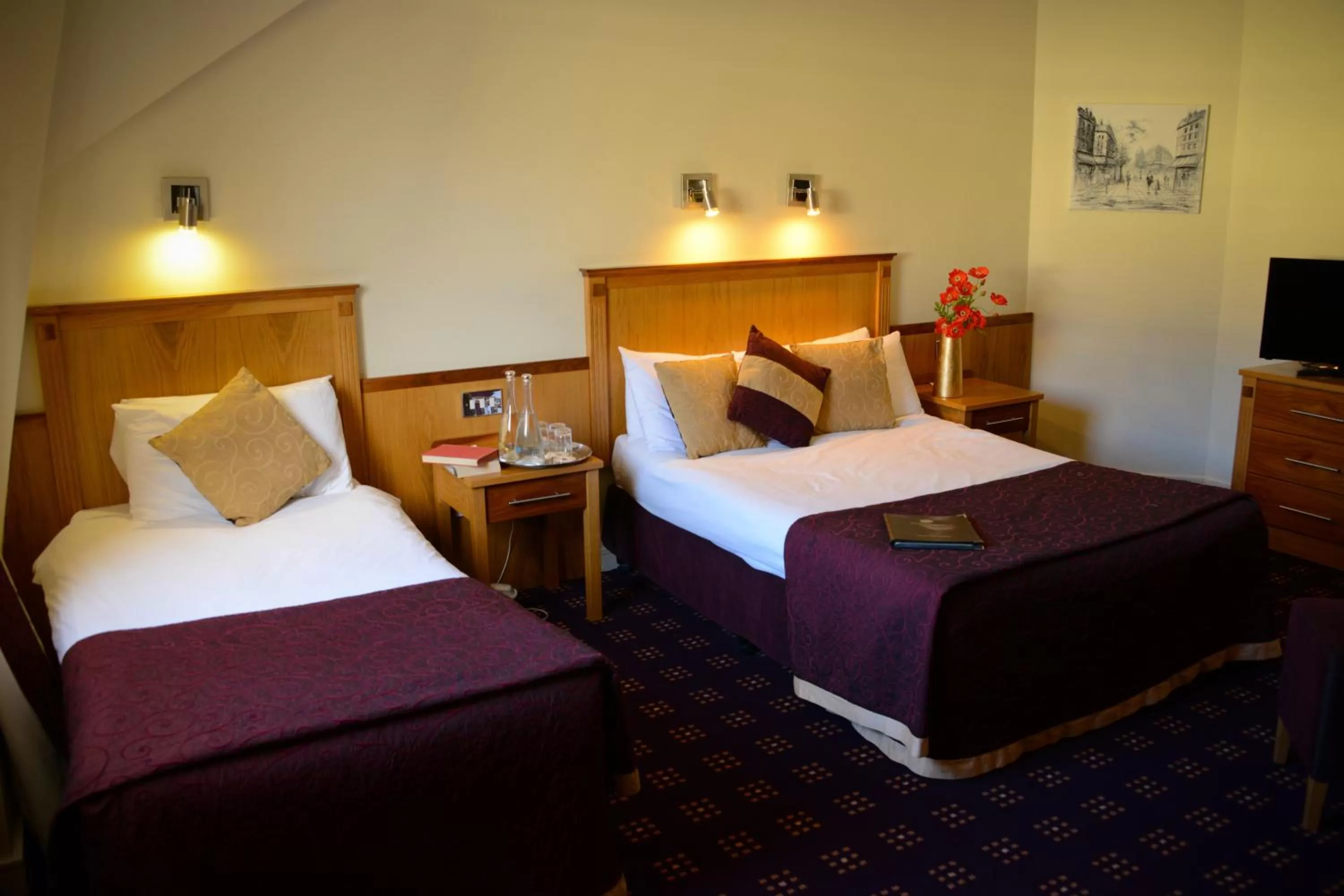 Bedroom, Bed in Bush Hotel