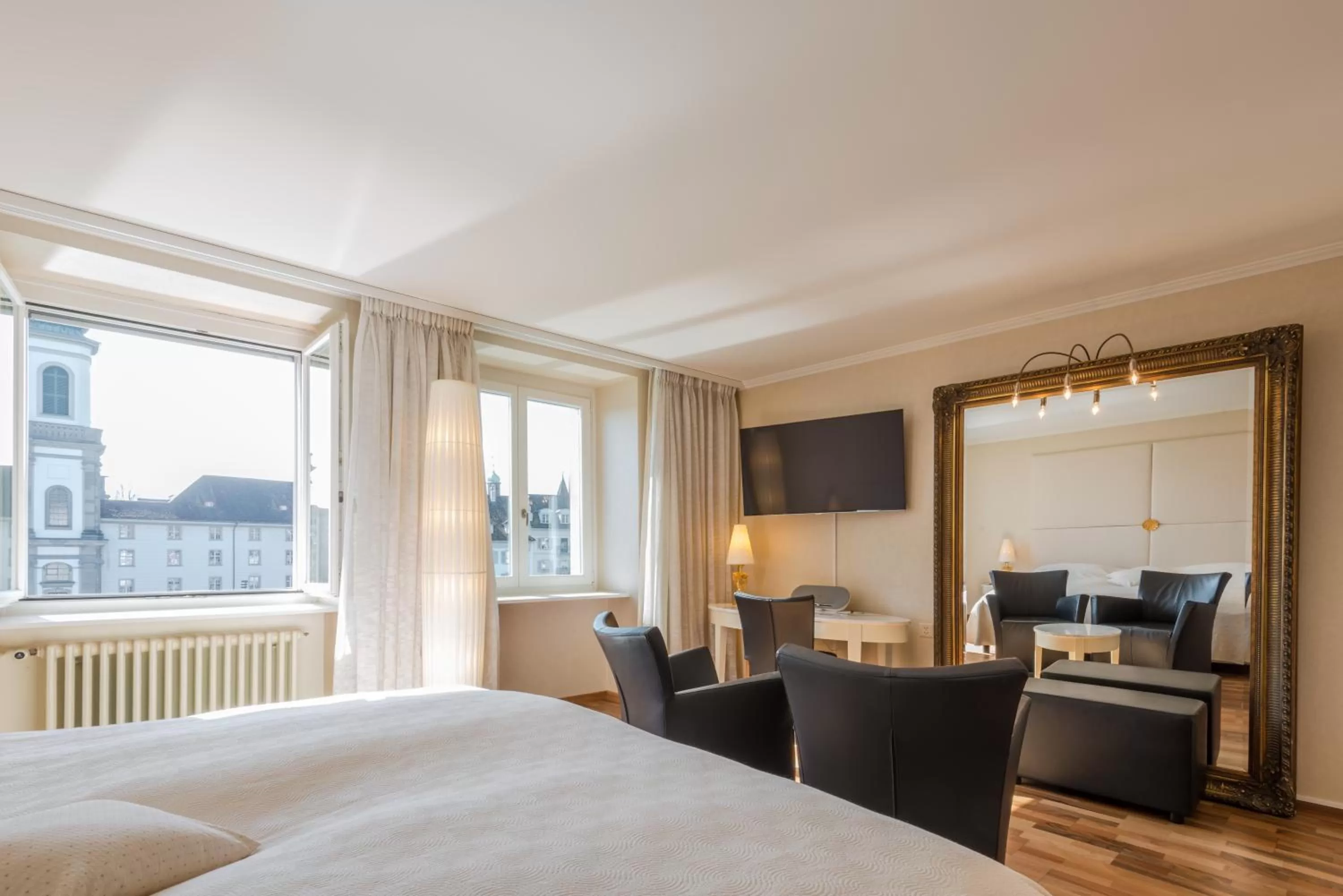 Photo of the whole room, Bed in Hotel des Balances