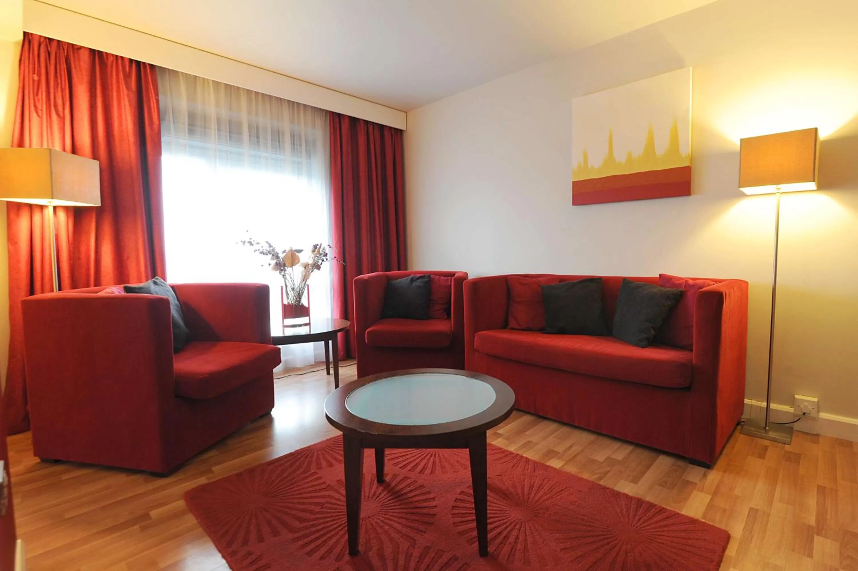 Photo of the whole room in Park Inn by Radisson Birmingham Walsall