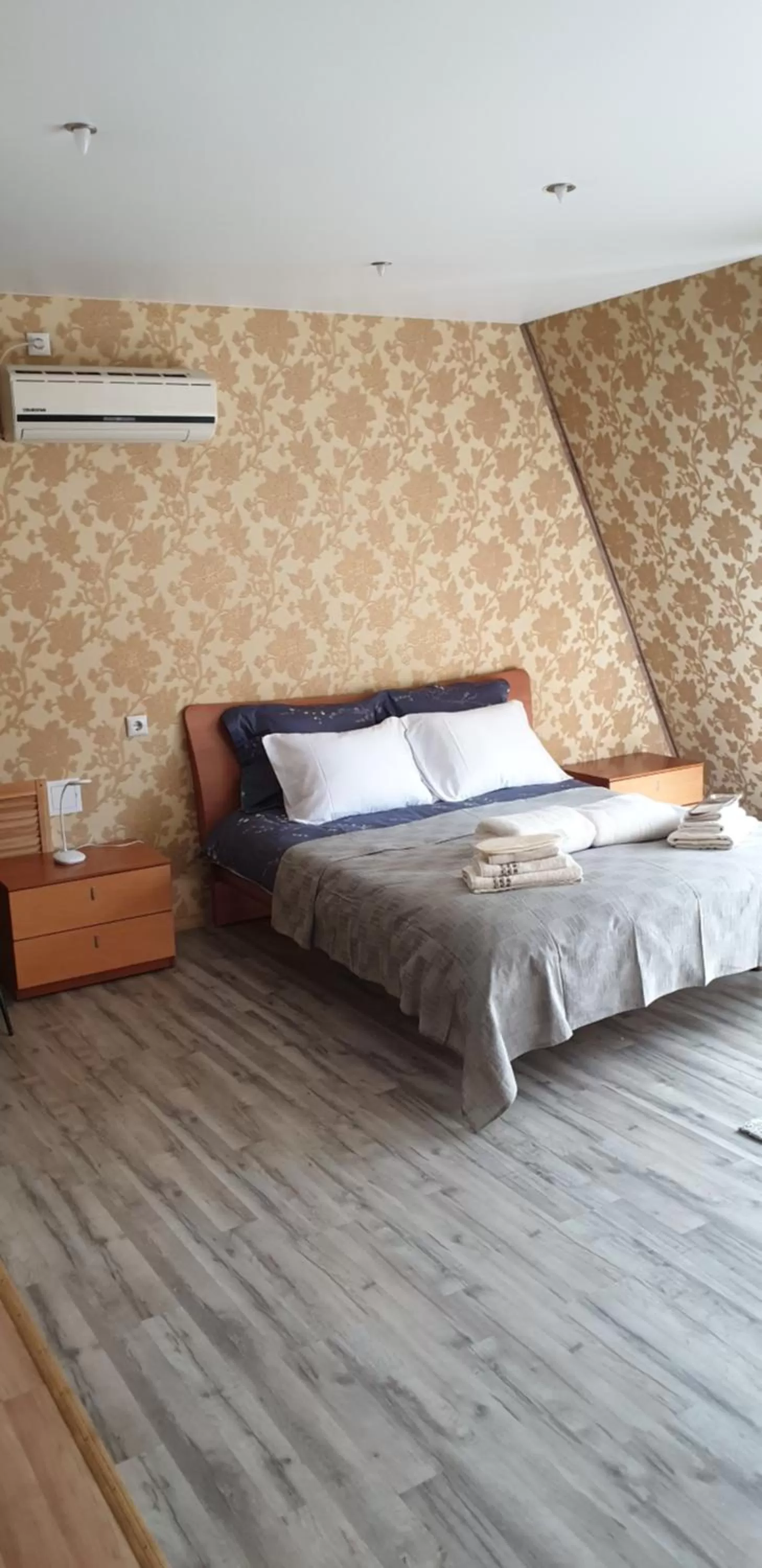 Photo of the whole room, Bed in YELLOW UNLIMITED HOTEL 4