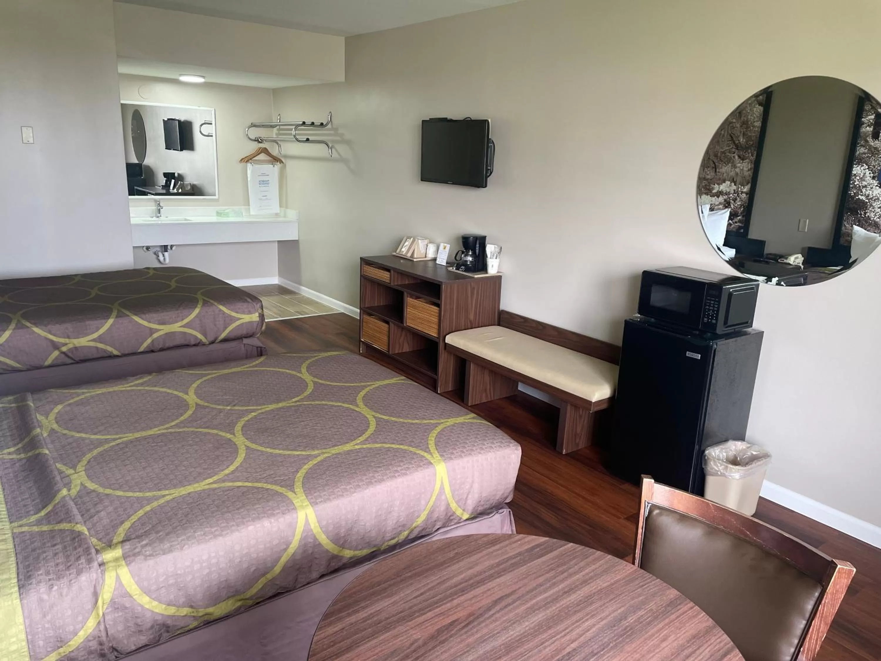 Breakfast, Bed in Super 8 by Wyndham Valdosta Mall